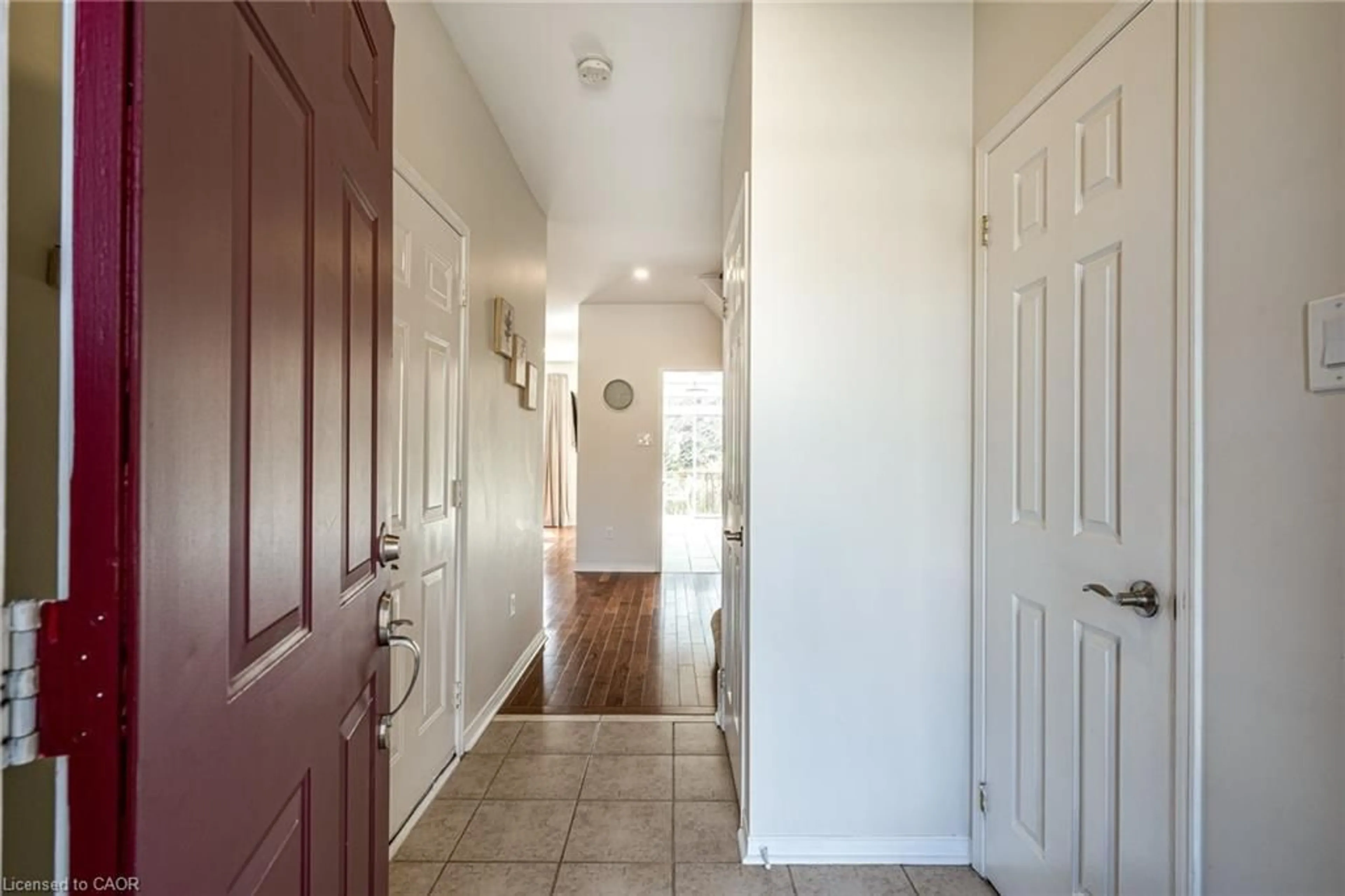 Indoor entryway for 10 Davidson Blvd #24, Dundas Ontario L9H 7N9
