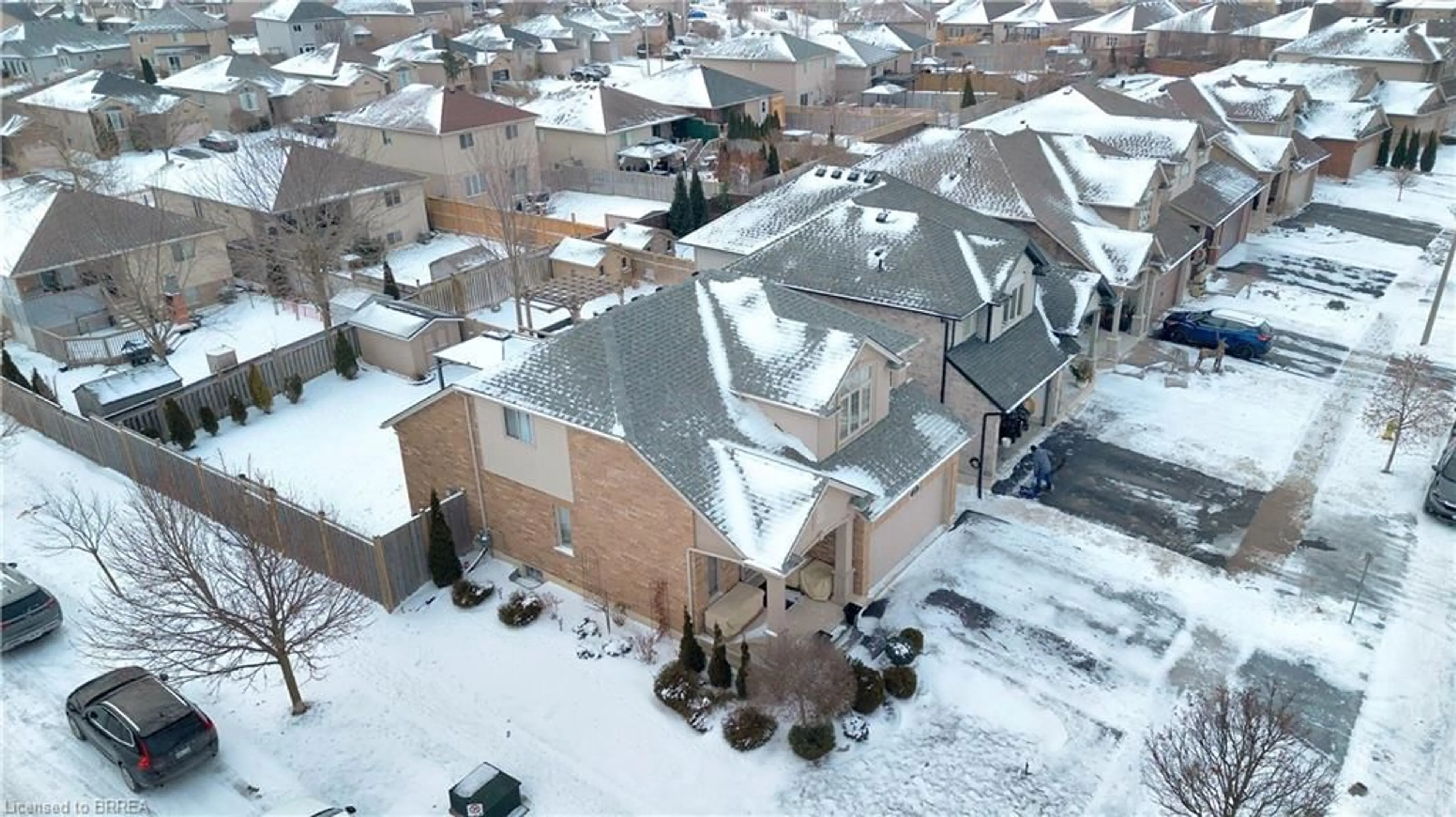 A pic from outside/outdoor area/front of a property/back of a property/a pic from drone, street for 55 Fisher St, Brantford Ontario N3T 0G4