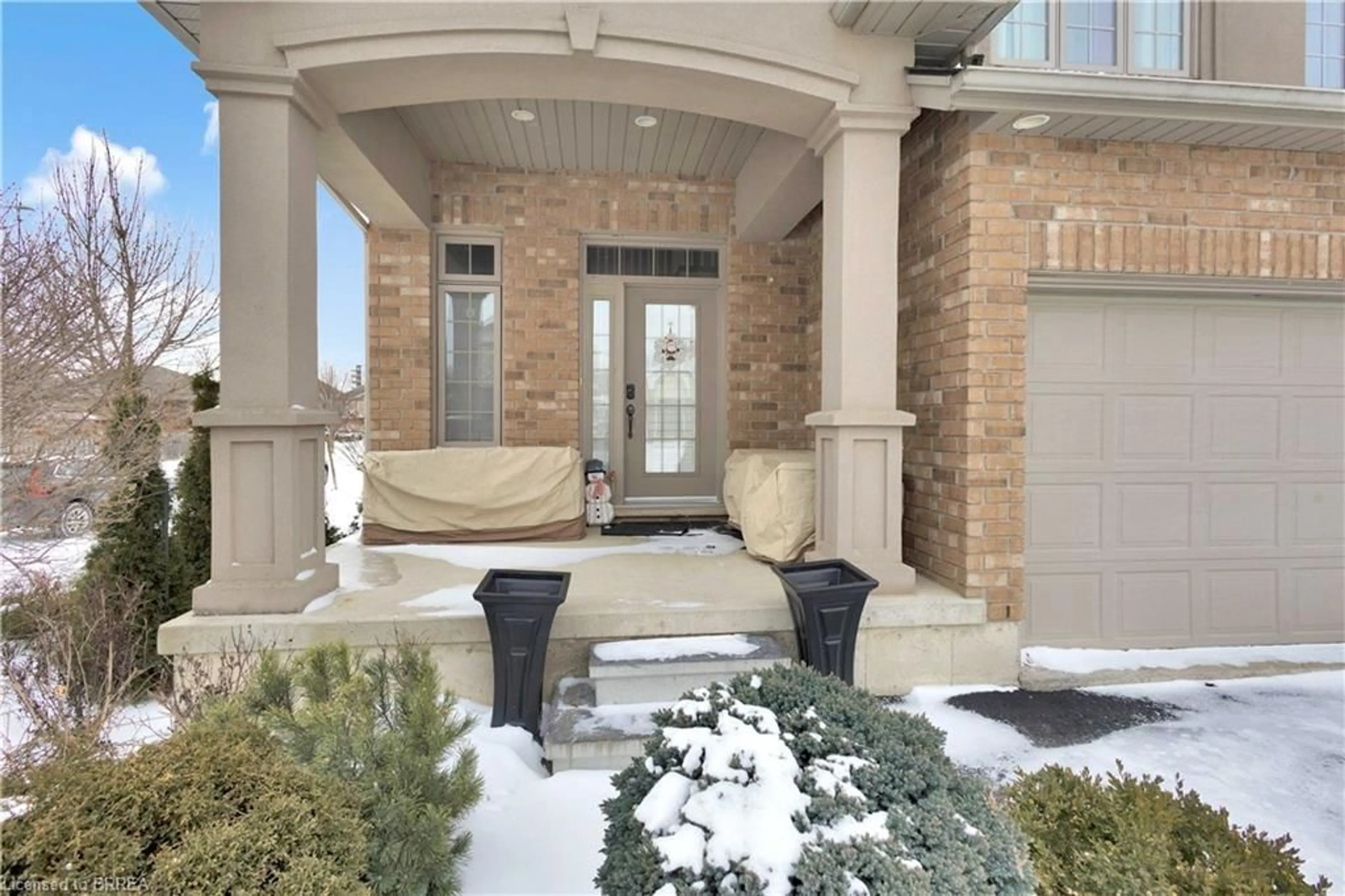 Indoor entryway for 55 Fisher St, Brantford Ontario N3T 0G4