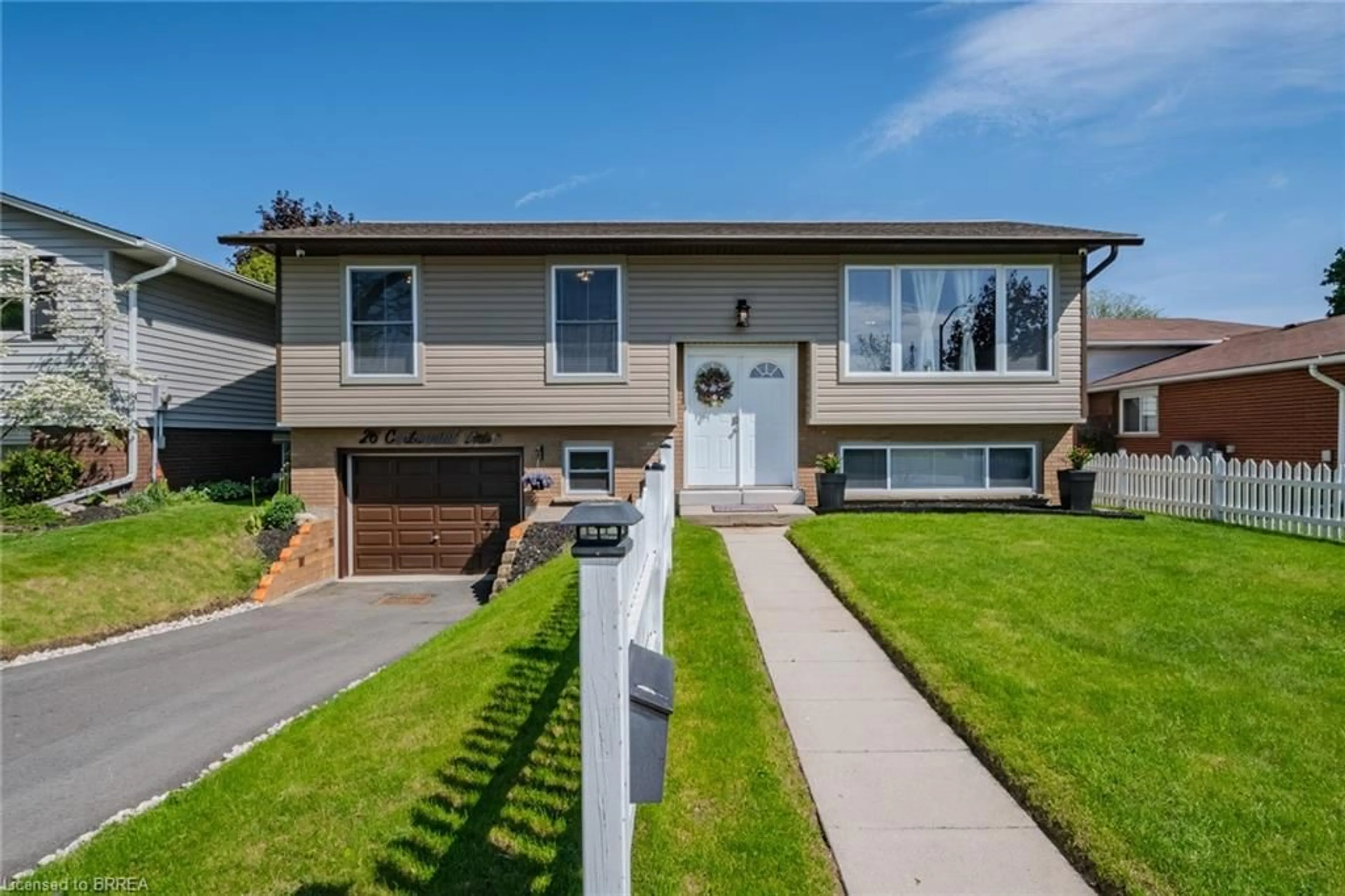 Home with vinyl exterior material, street for 26 Centennial Dr, Brantford Ontario N3R 5X7