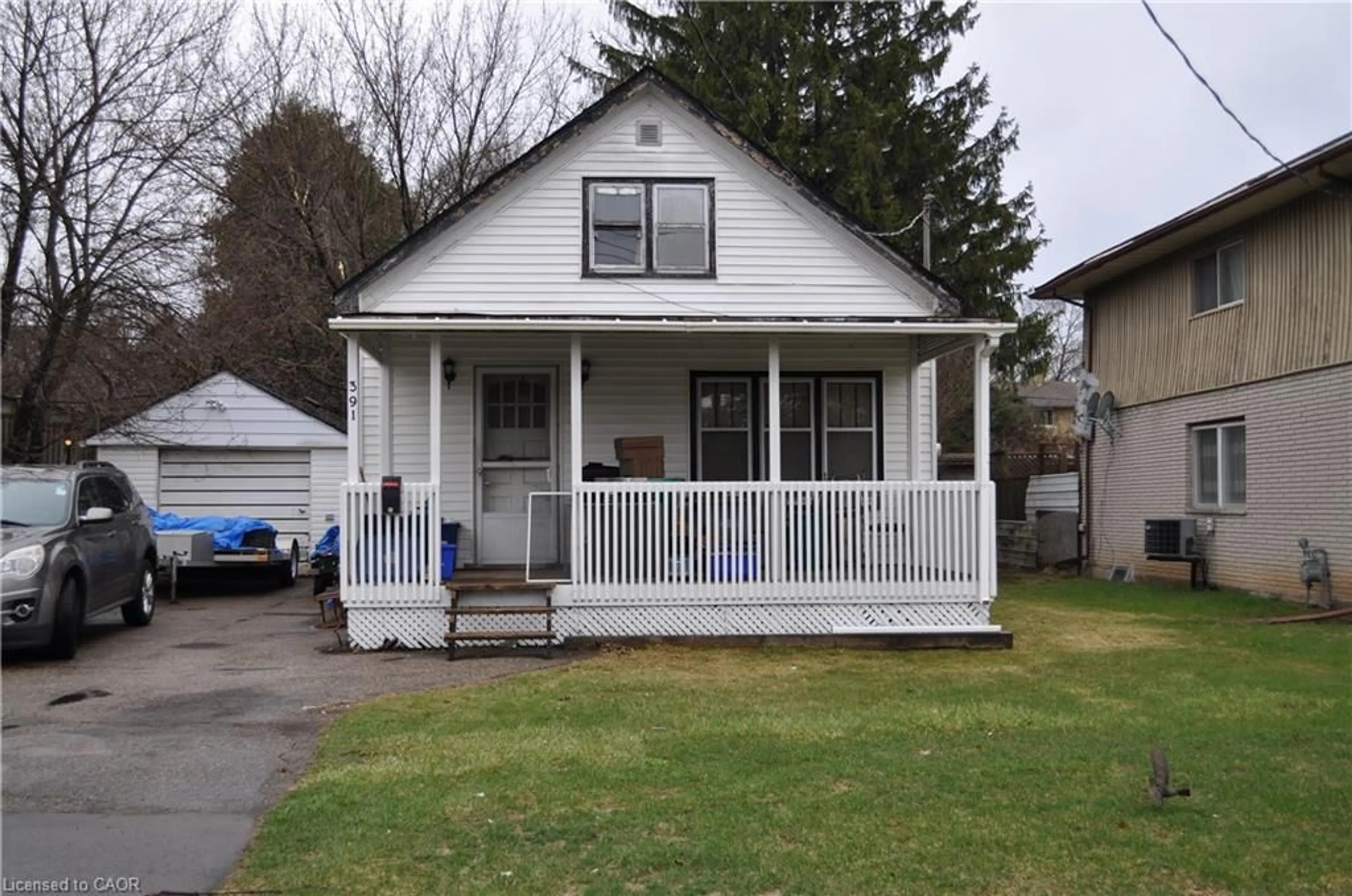 Home with vinyl exterior material, street for 391 Lawrence Ave, Kitchener Ontario N2M 1Y7