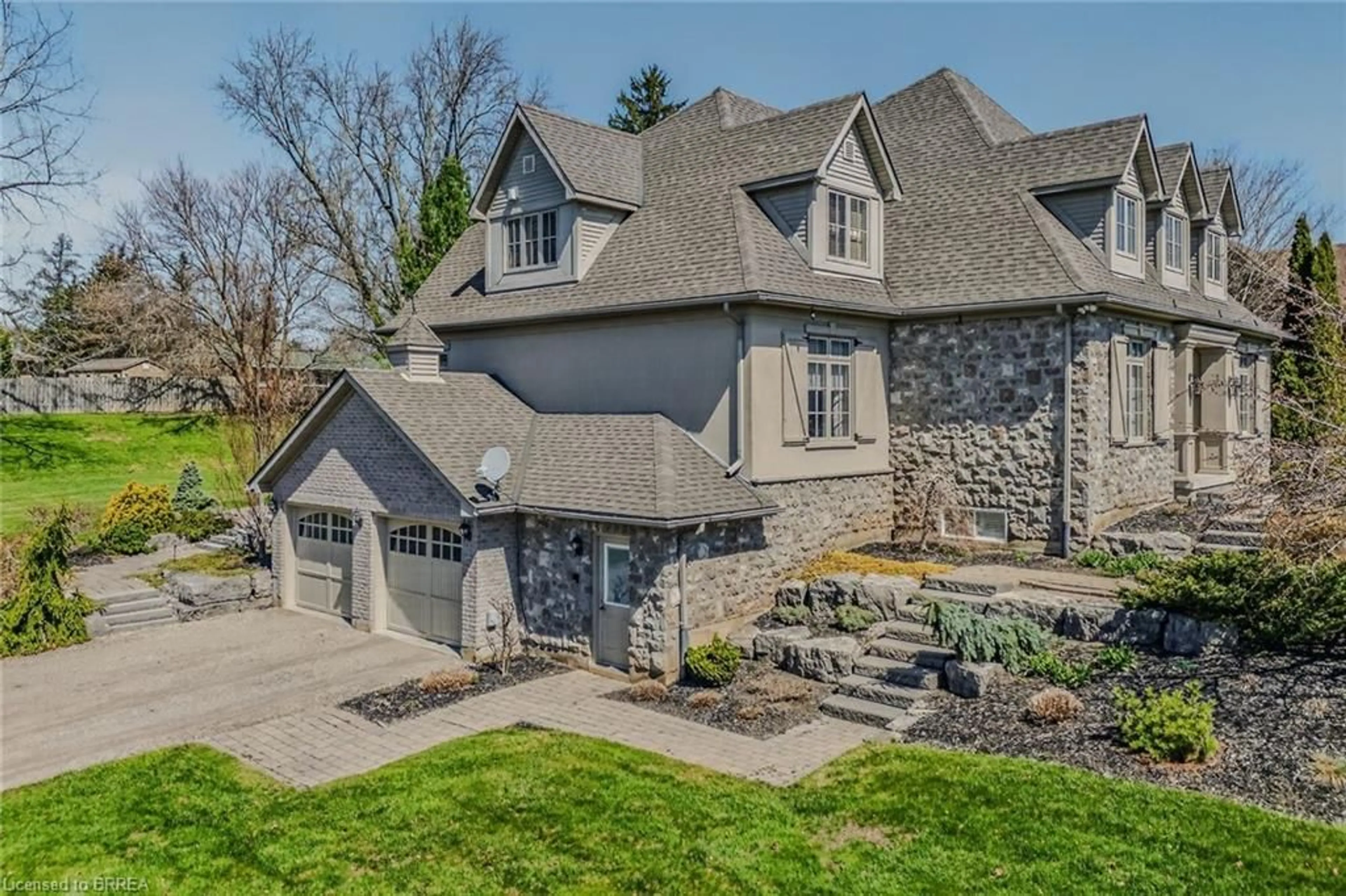 Home with brick exterior material, street for 9 Rue Chateaux Terr, Brantford Ontario N3T 6N7