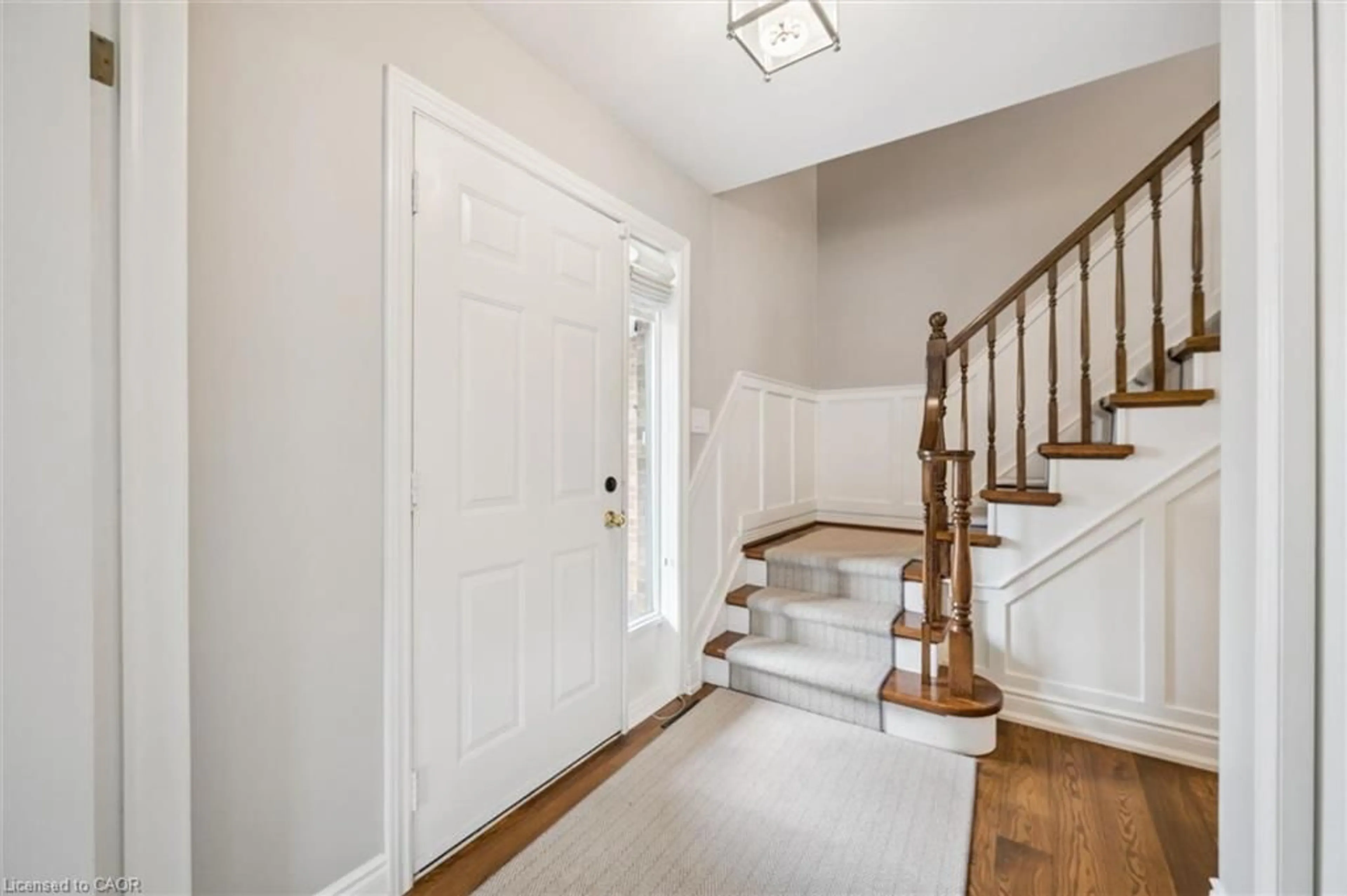 Indoor entryway for 245 Shagbark Crt, Waterloo Ontario N2K 3H9