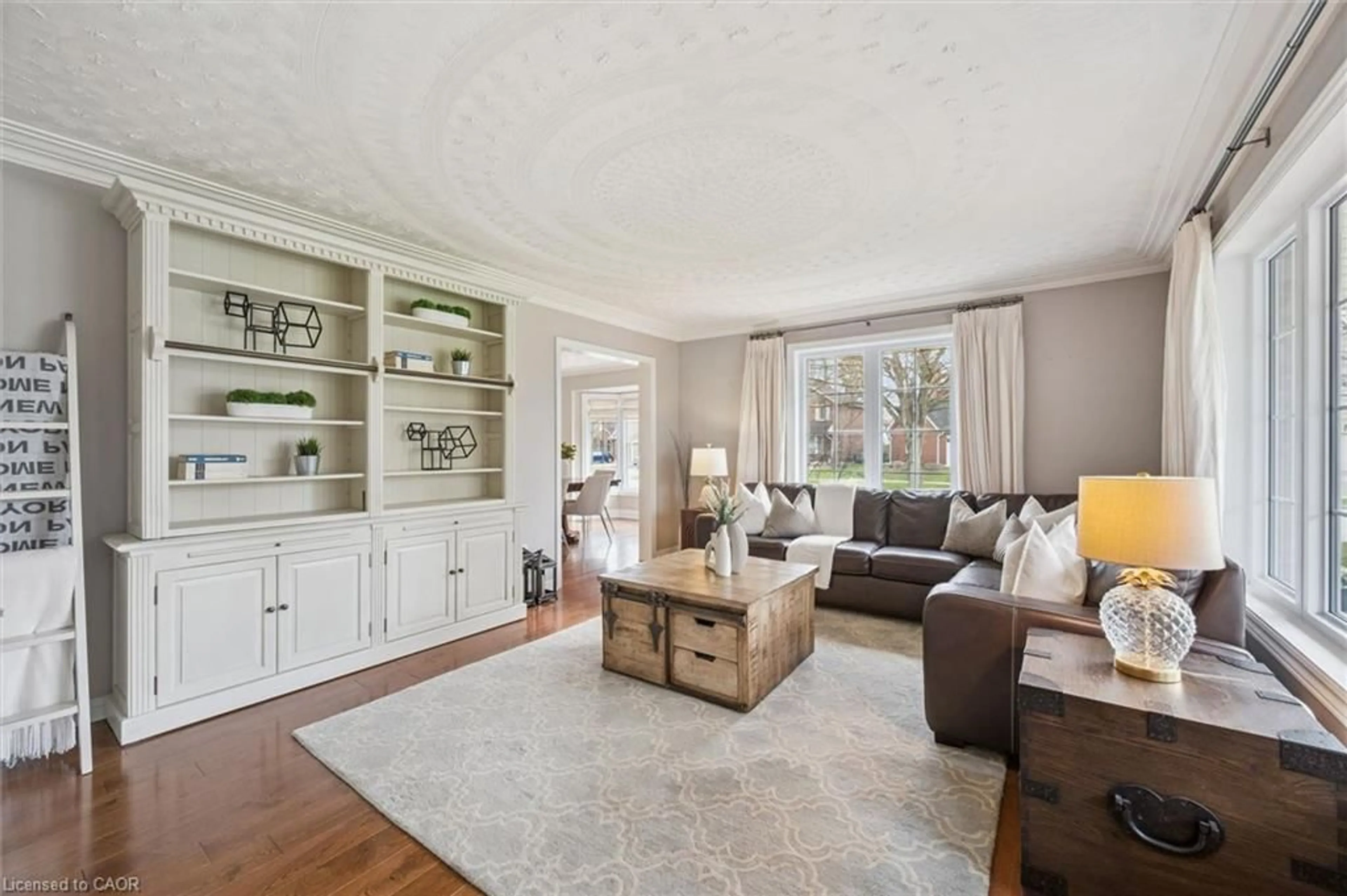 Living room with furniture, wood/laminate floor for 245 Shagbark Crt, Waterloo Ontario N2K 3H9