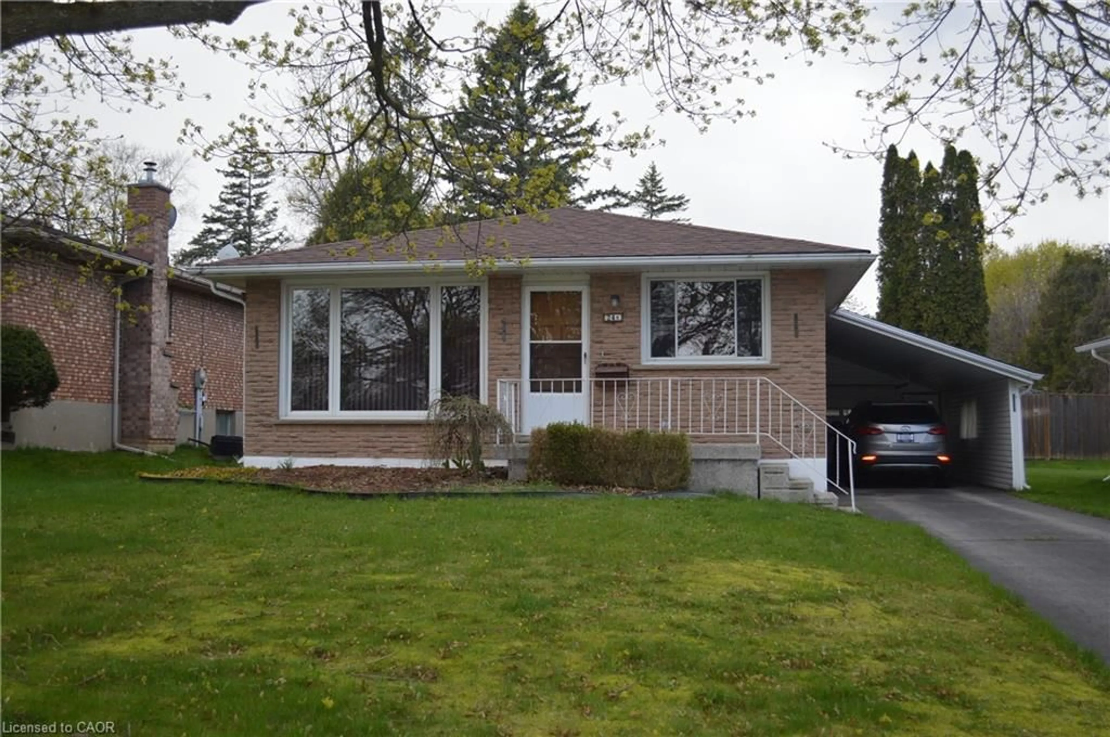 Home with vinyl exterior material, street for 24B Garden St, Simcoe Ontario N3Y 1C1