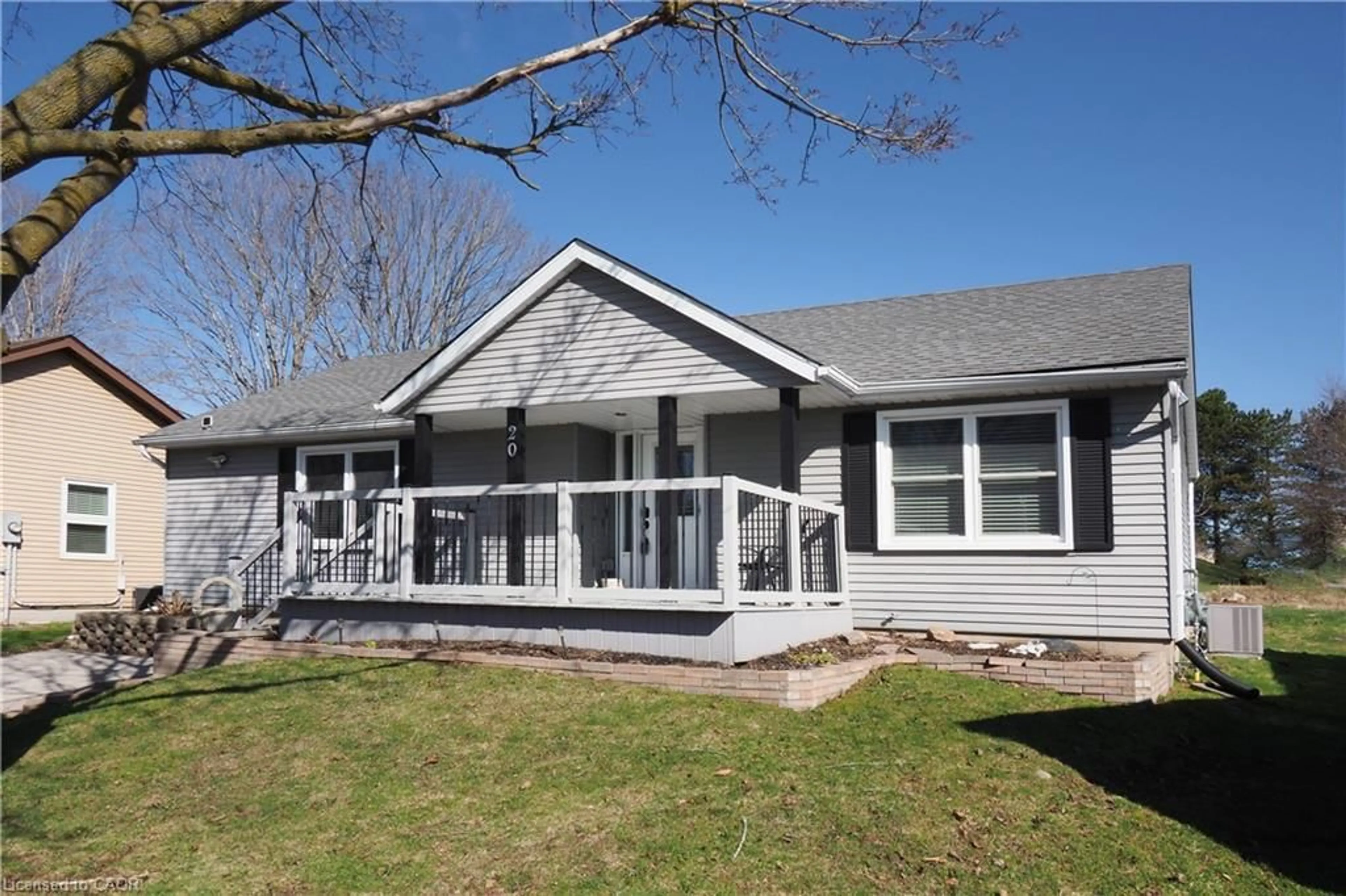 Home with vinyl exterior material, street for 20 Fieldstone Walk, New Hamburg Ontario N3A 2G2