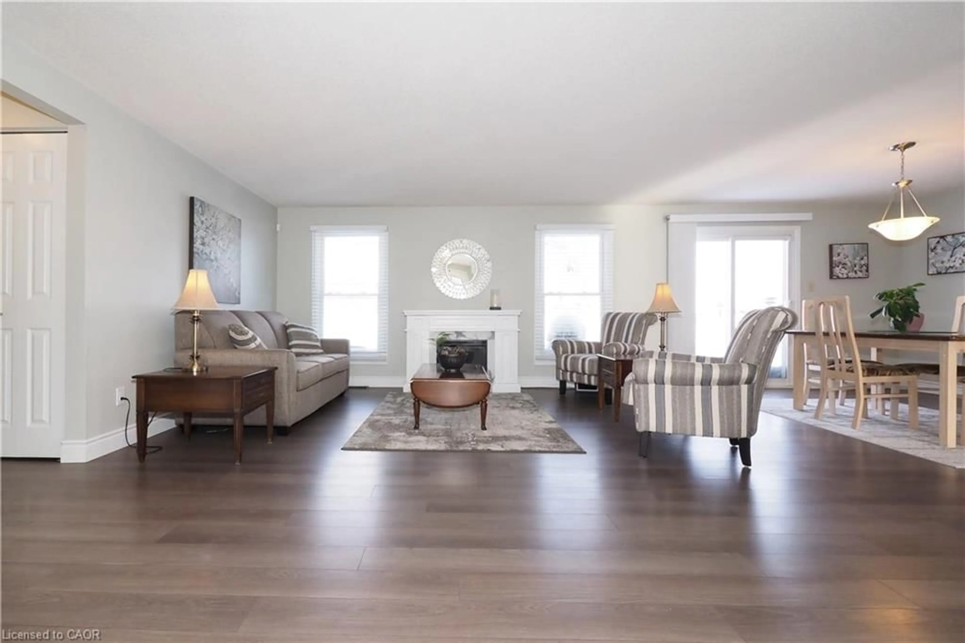 Living room with furniture, wood/laminate floor for 20 Fieldstone Walk, New Hamburg Ontario N3A 2G2