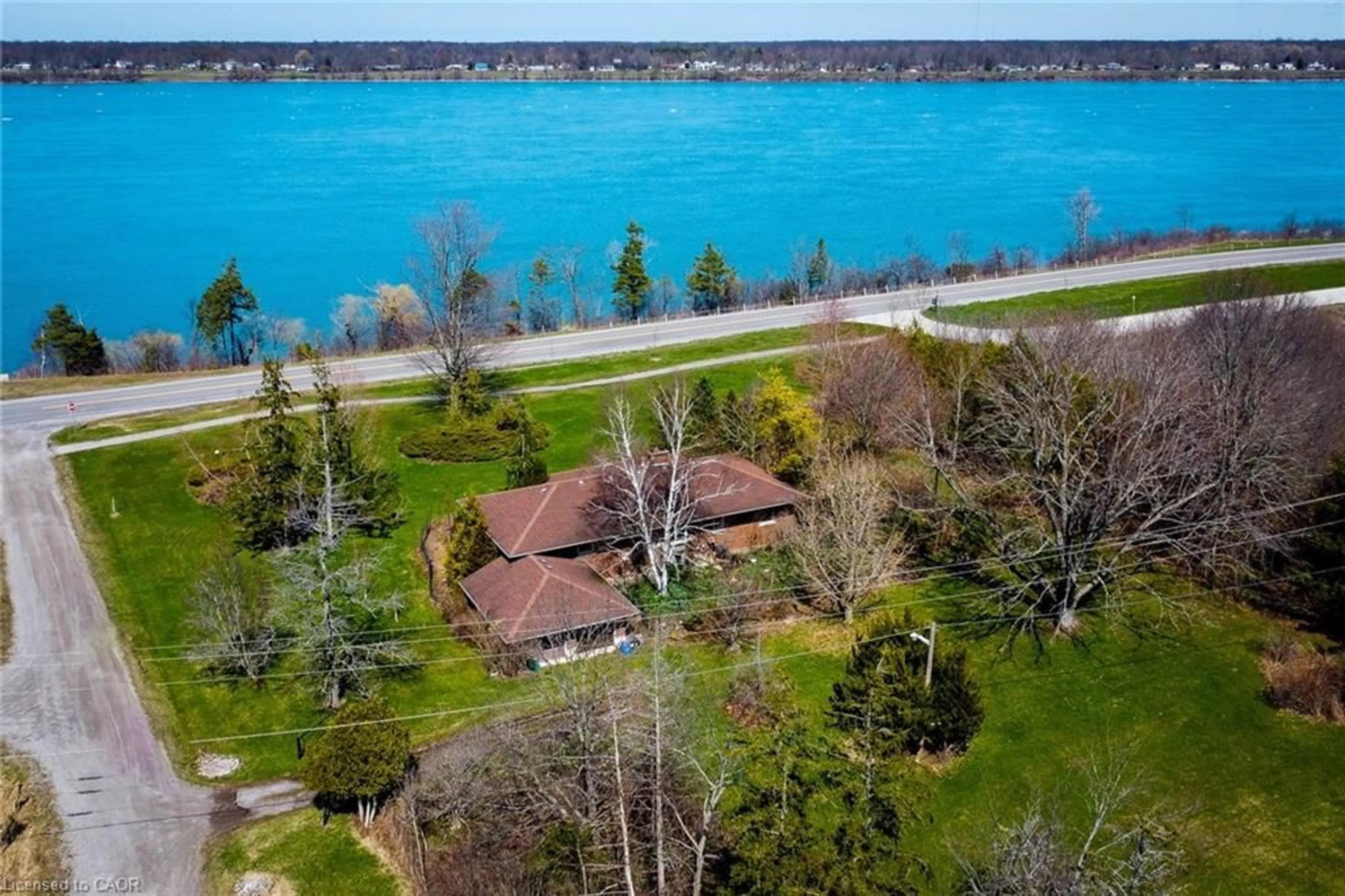 A pic from outside/outdoor area/front of a property/back of a property/a pic from drone, water/lake/river/ocean view for 3609 Niagara Park Way, Fort Erie Ontario L2A 5M4