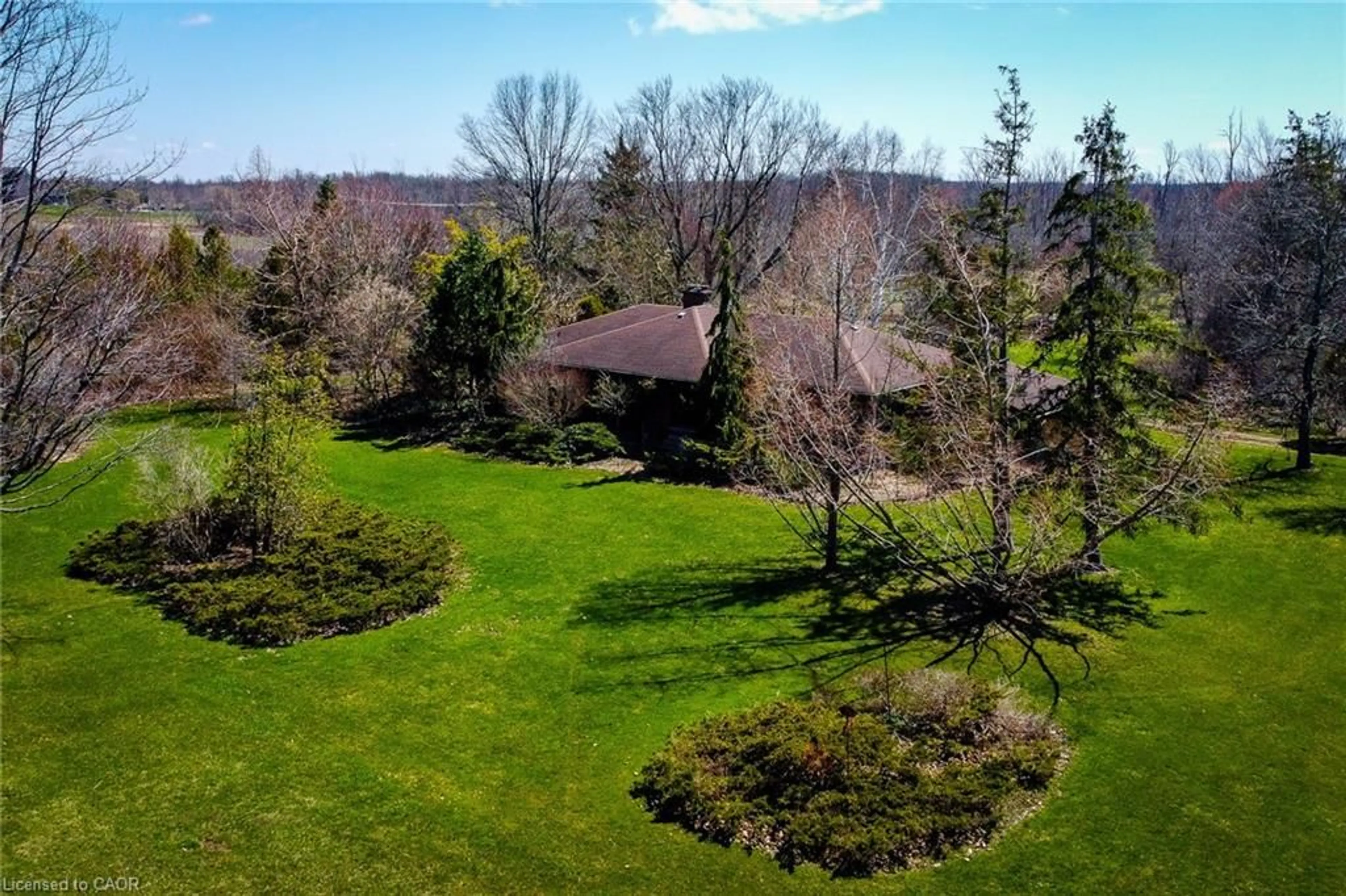 A pic from outside/outdoor area/front of a property/back of a property/a pic from drone, unknown for 3609 Niagara Park Way, Fort Erie Ontario L2A 5M4