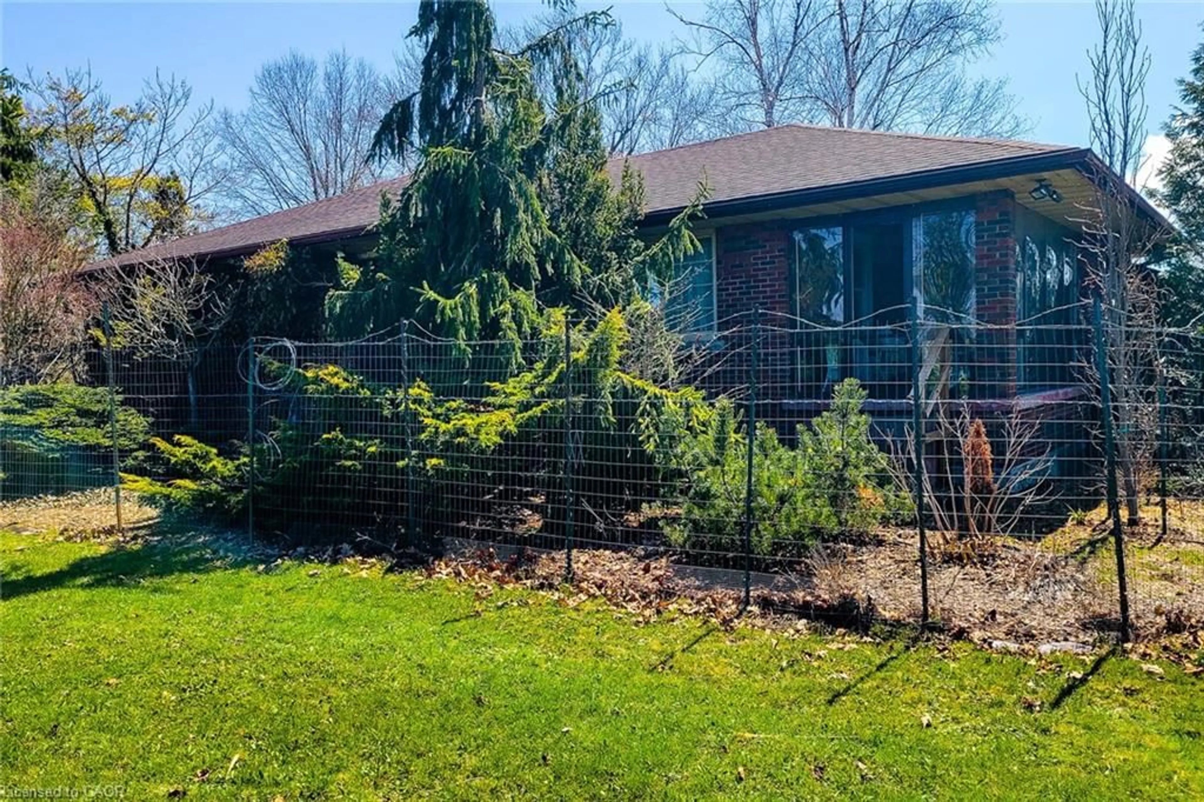 Home with brick exterior material, unknown for 3609 Niagara Park Way, Fort Erie Ontario L2A 5M4