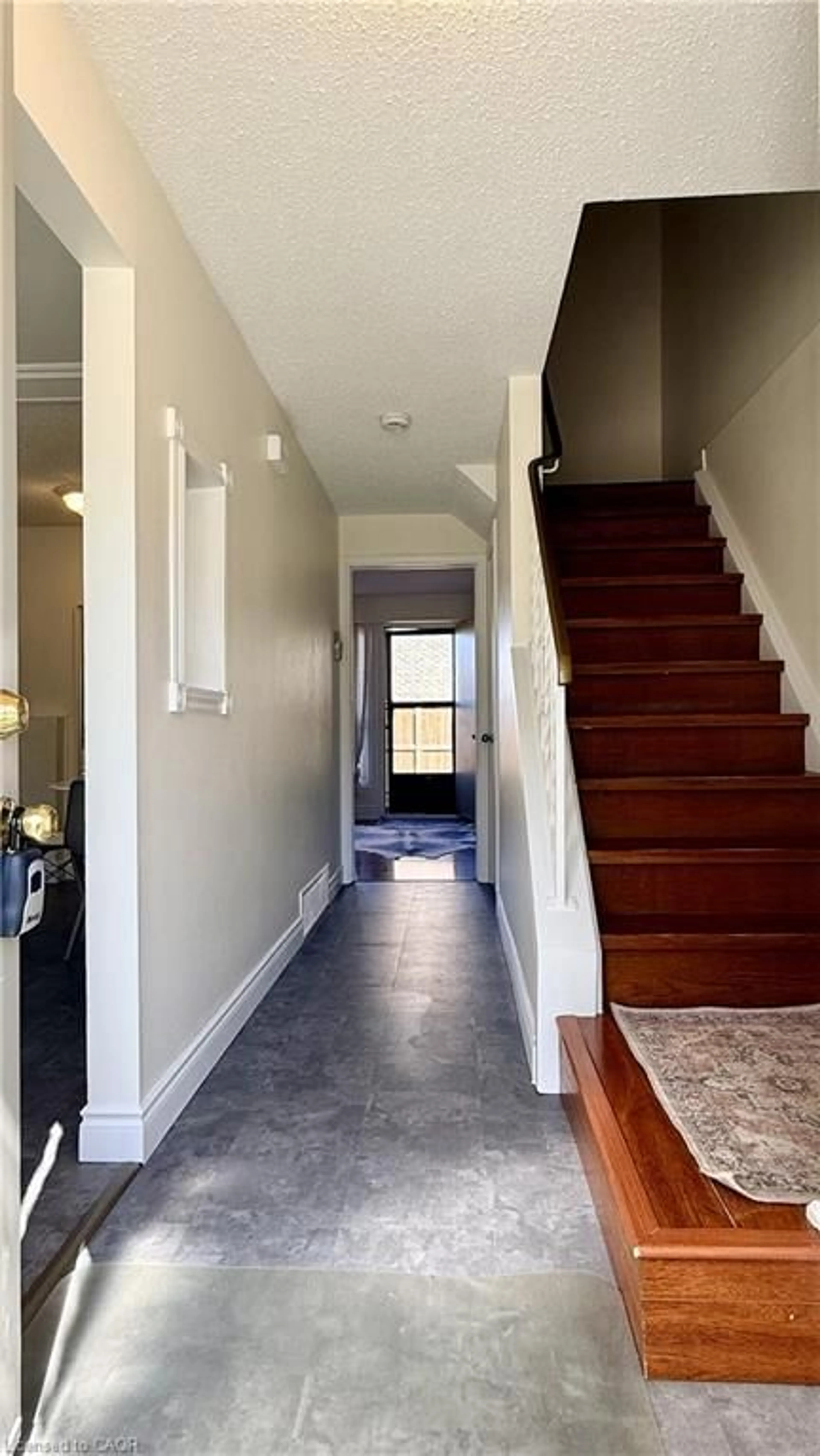 Indoor entryway for 223 Pioneer Dr #F39, Kitchener Ontario N2P 1L9
