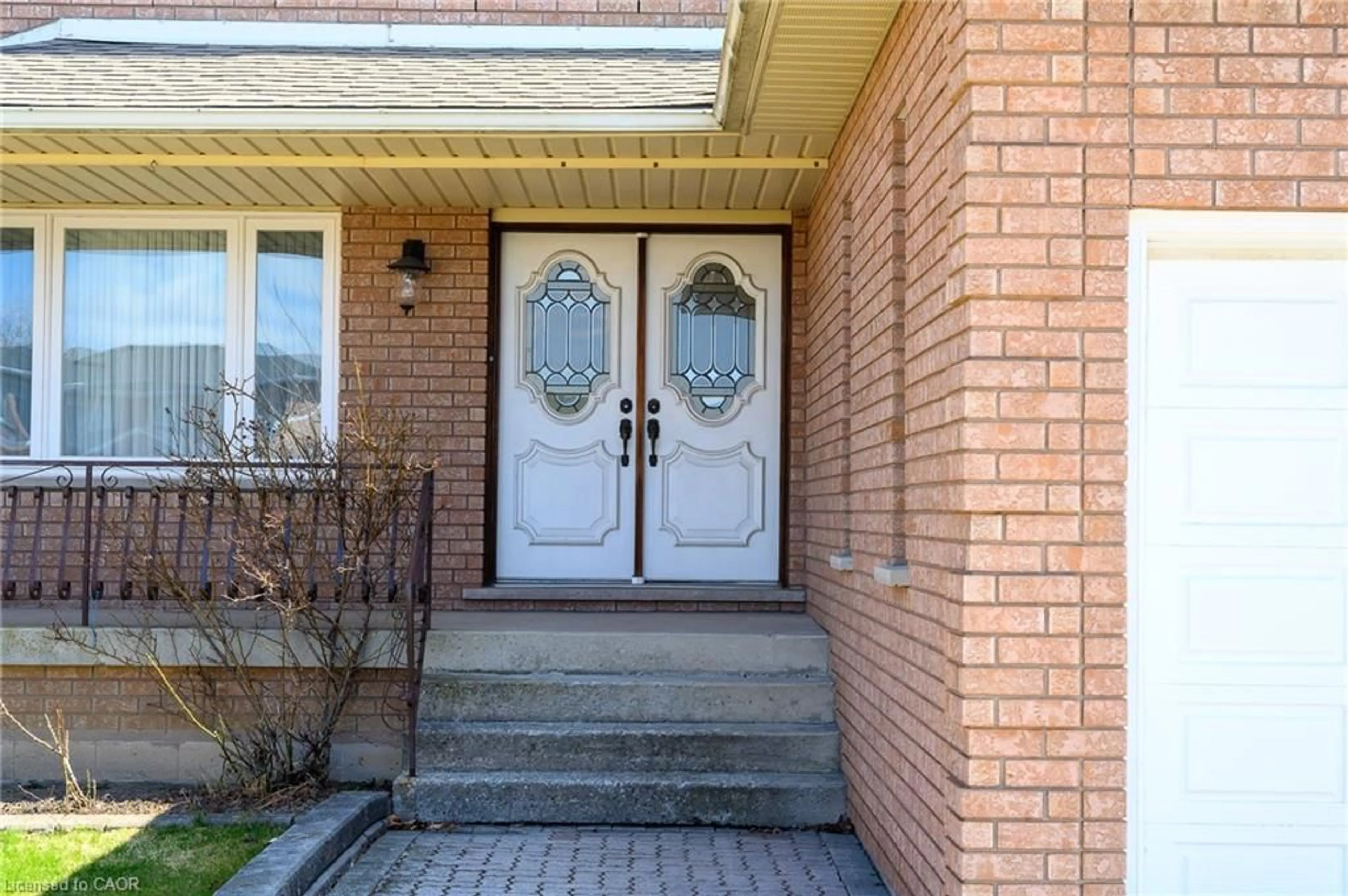 Indoor entryway for 27 Trieste Pl, Hamilton Ontario L9B 2C3