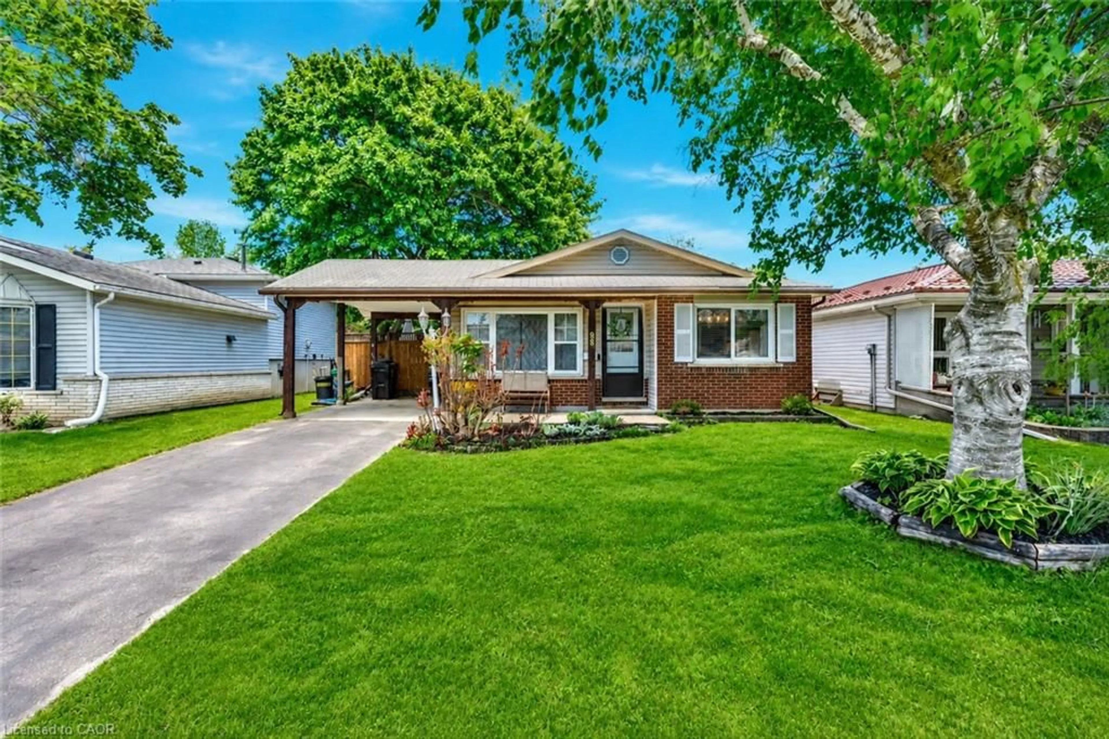 Home with vinyl exterior material, street for 98 Belwood Cres, Kitchener Ontario N2C 1Z3