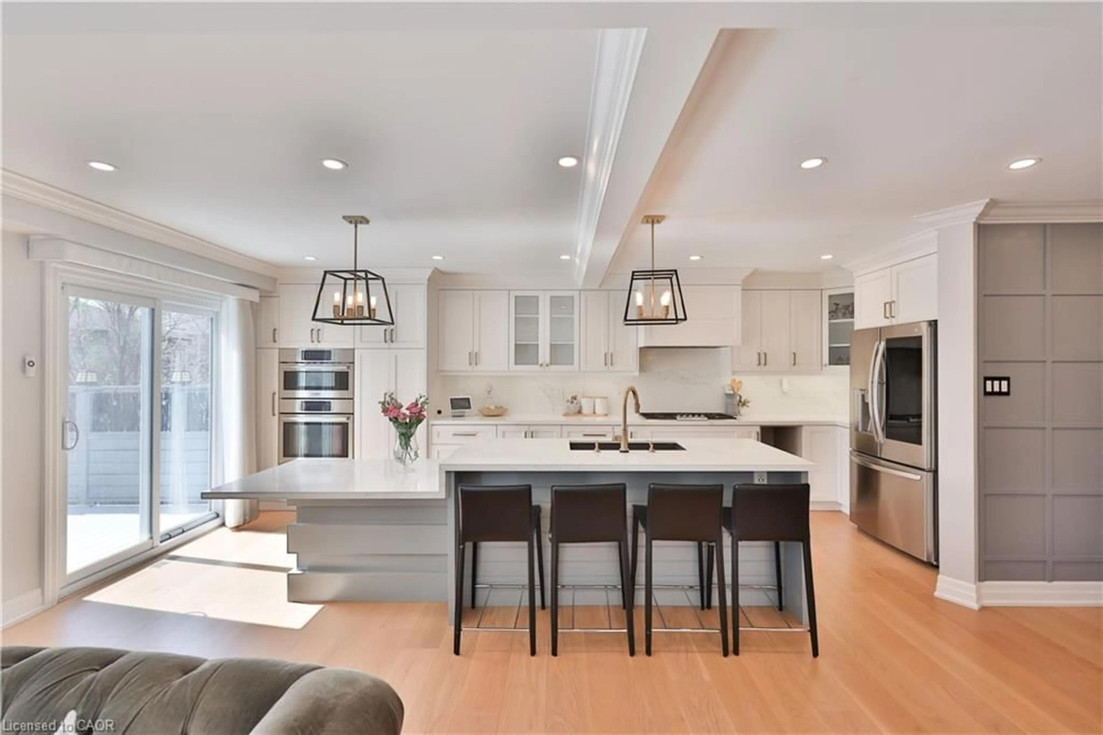 Open concept kitchen, unknown for 976 Silver Birch Trail, Mississauga Ontario L5J 4S3