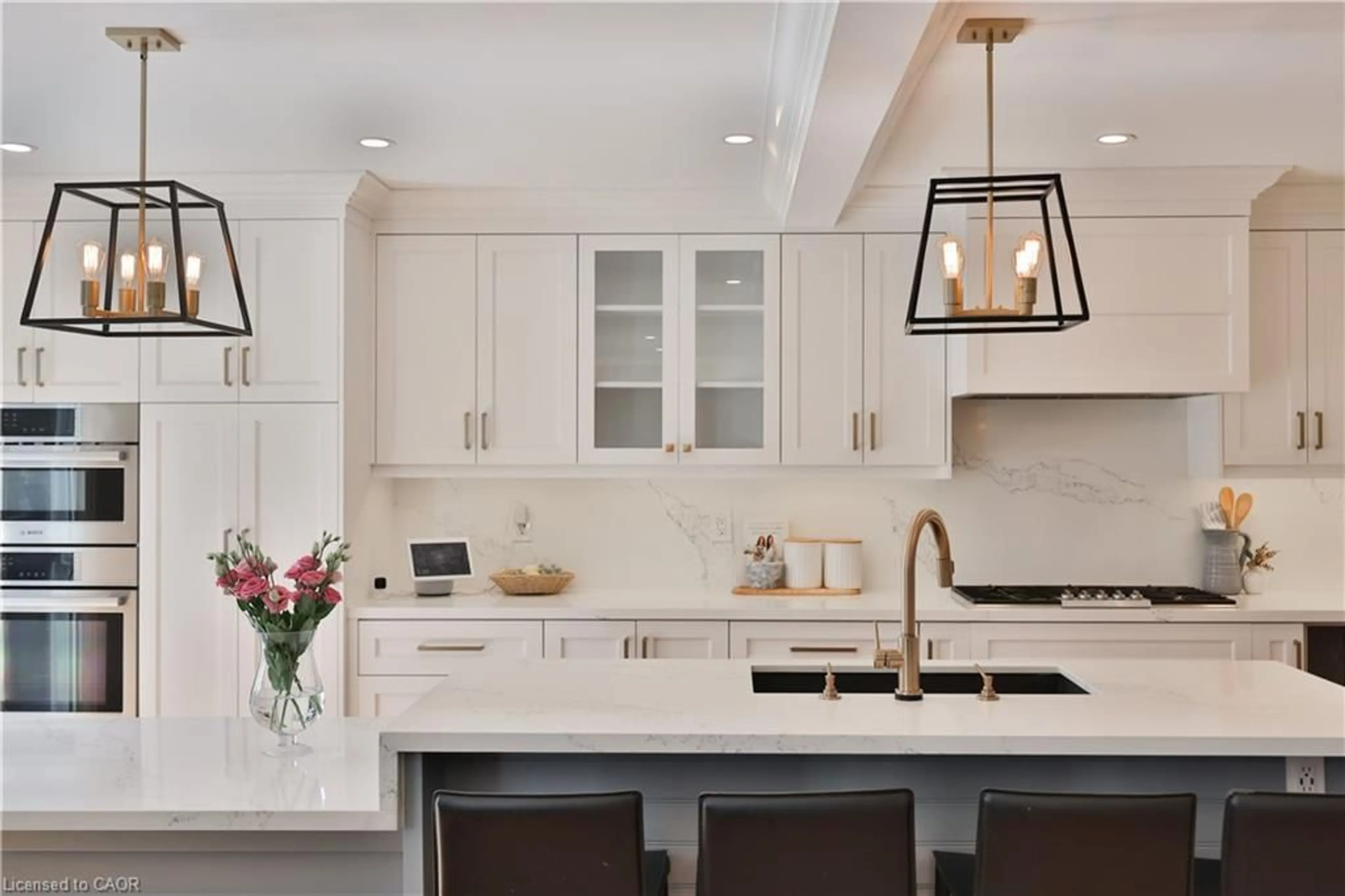 Contemporary kitchen, ceramic/tile floor for 976 Silver Birch Trail, Mississauga Ontario L5J 4S3