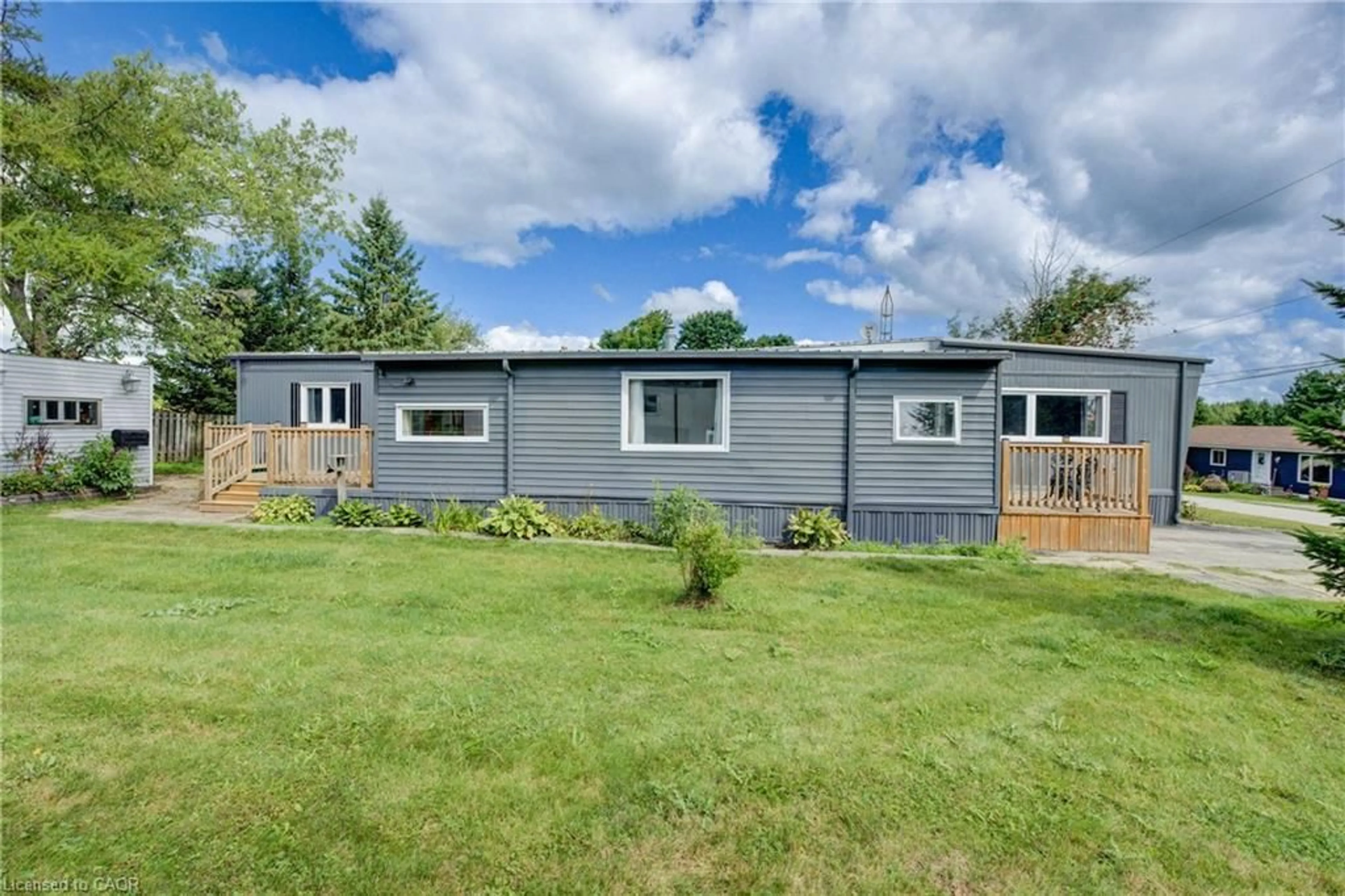 A pic from outside/outdoor area/front of a property/back of a property/a pic from drone, unknown for 25 Grand Vista Cres, Mount Forest Ontario N0G 2L0