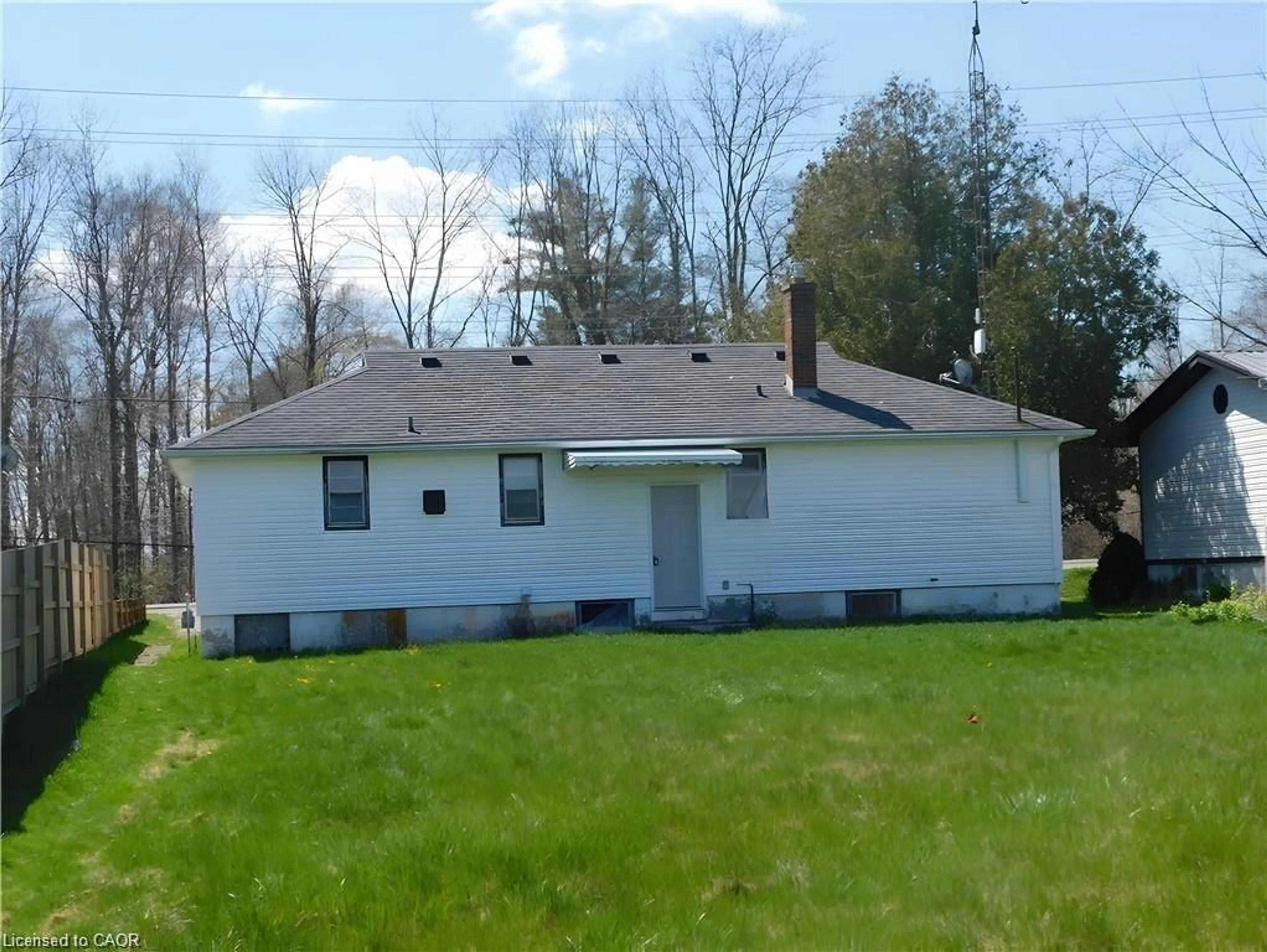 Home with vinyl exterior material, building for 2474 Highway 24, Norfolk County Ontario N3Y 4K3