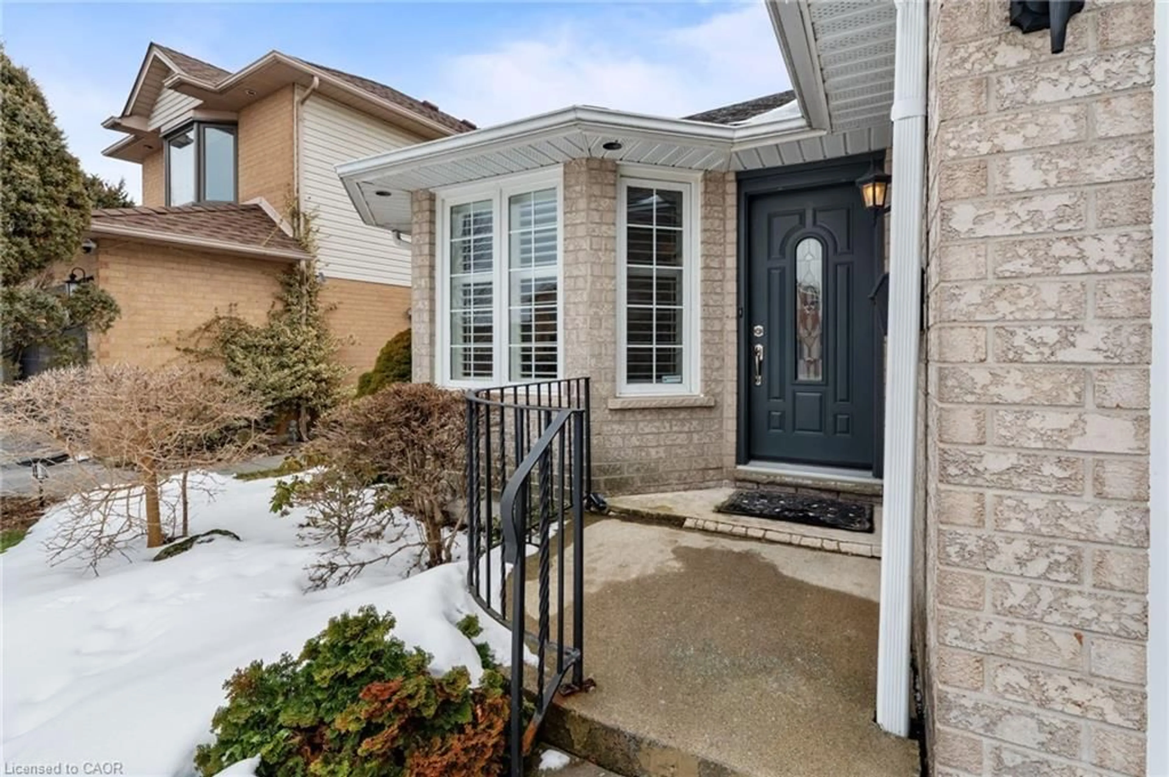 Indoor entryway for 51 Redtail Cres, Hamilton Ontario L9B 2R5