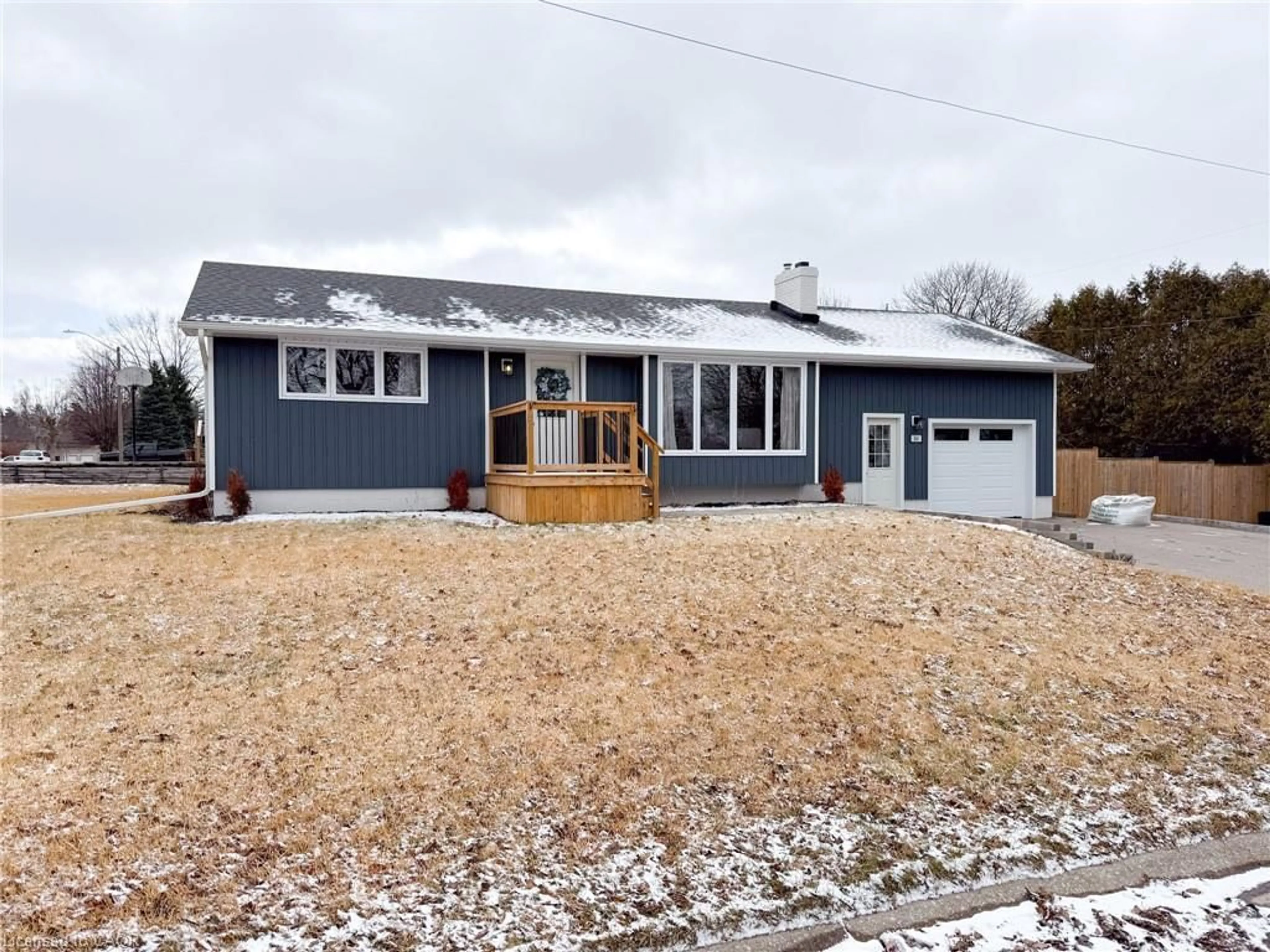 Home with vinyl exterior material, street for 84 Connaught Ave, Delhi Ontario N4B 1K6