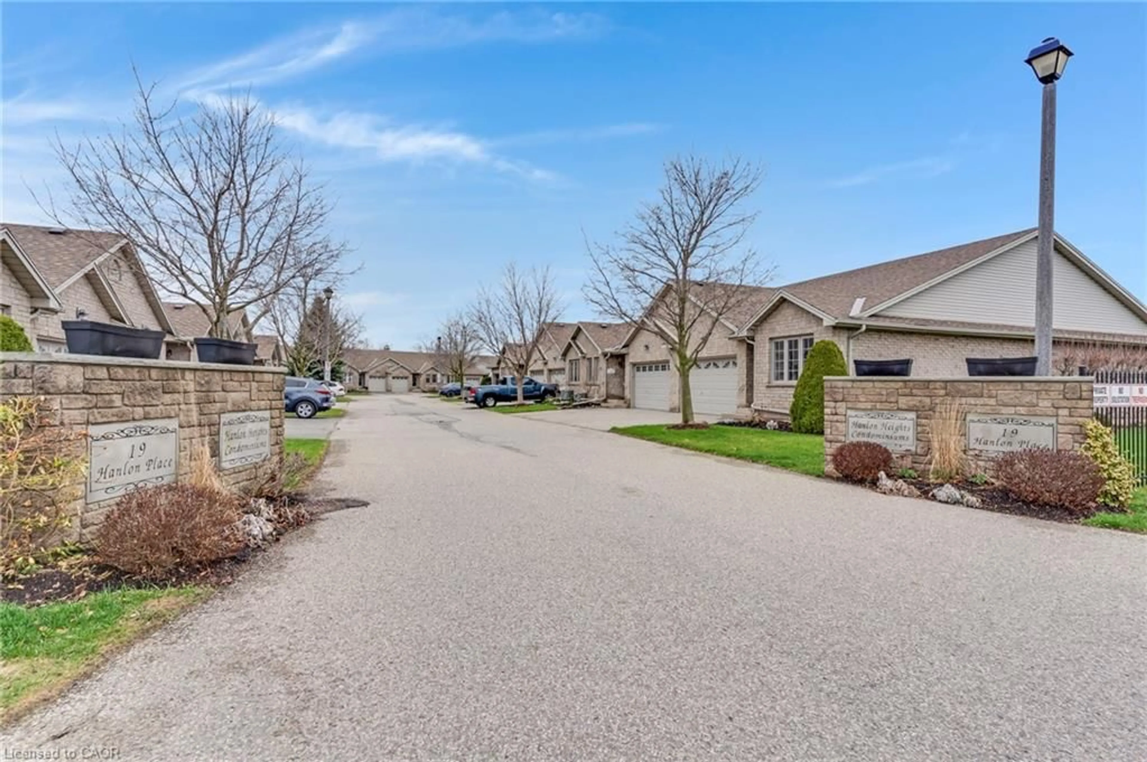 A pic from outside/outdoor area/front of a property/back of a property/a pic from drone, street for 19 Hanlon Pl #25, Paris Ontario N3L 4E8