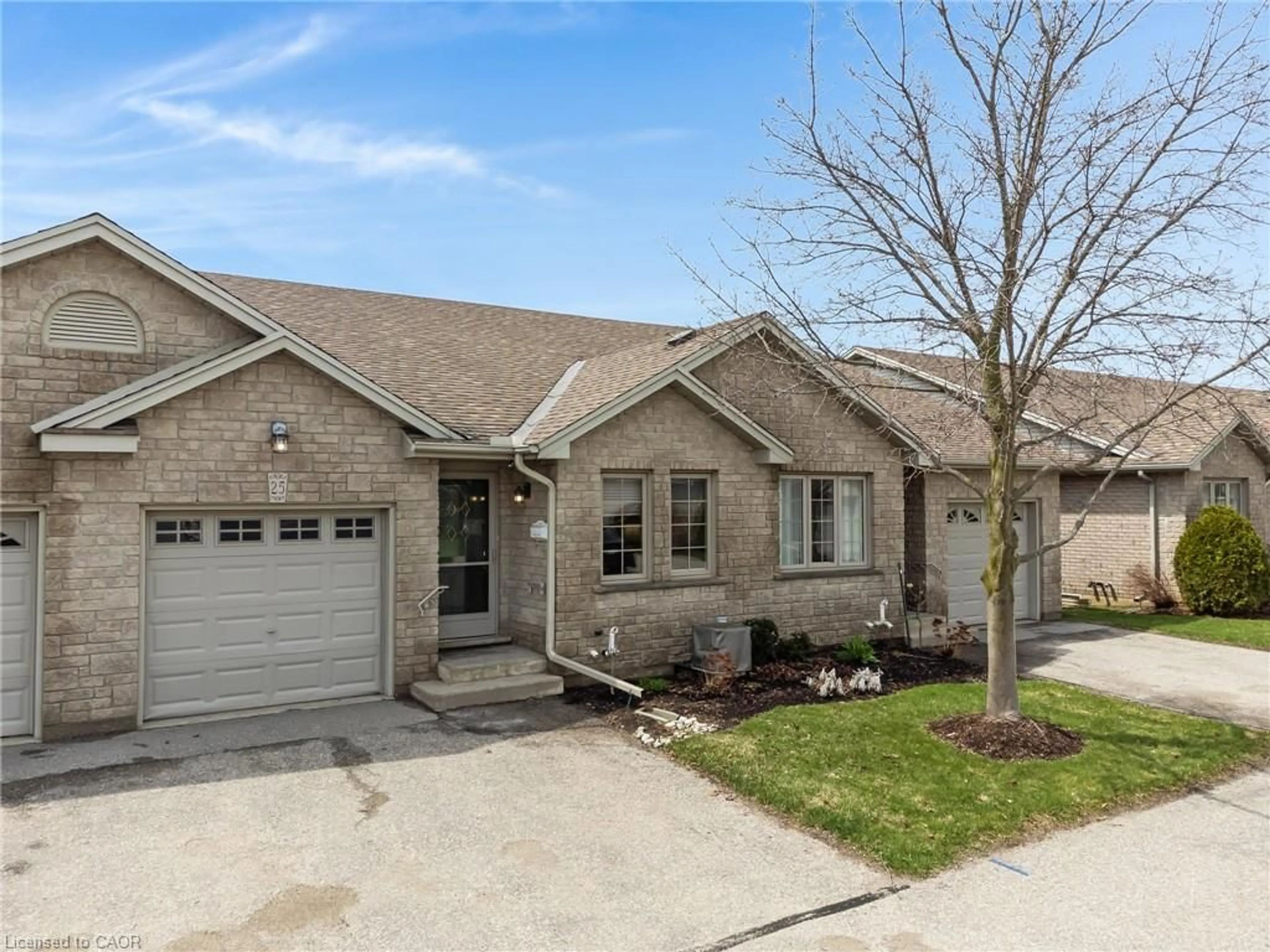 Home with brick exterior material, street for 19 Hanlon Pl #25, Paris Ontario N3L 4E8