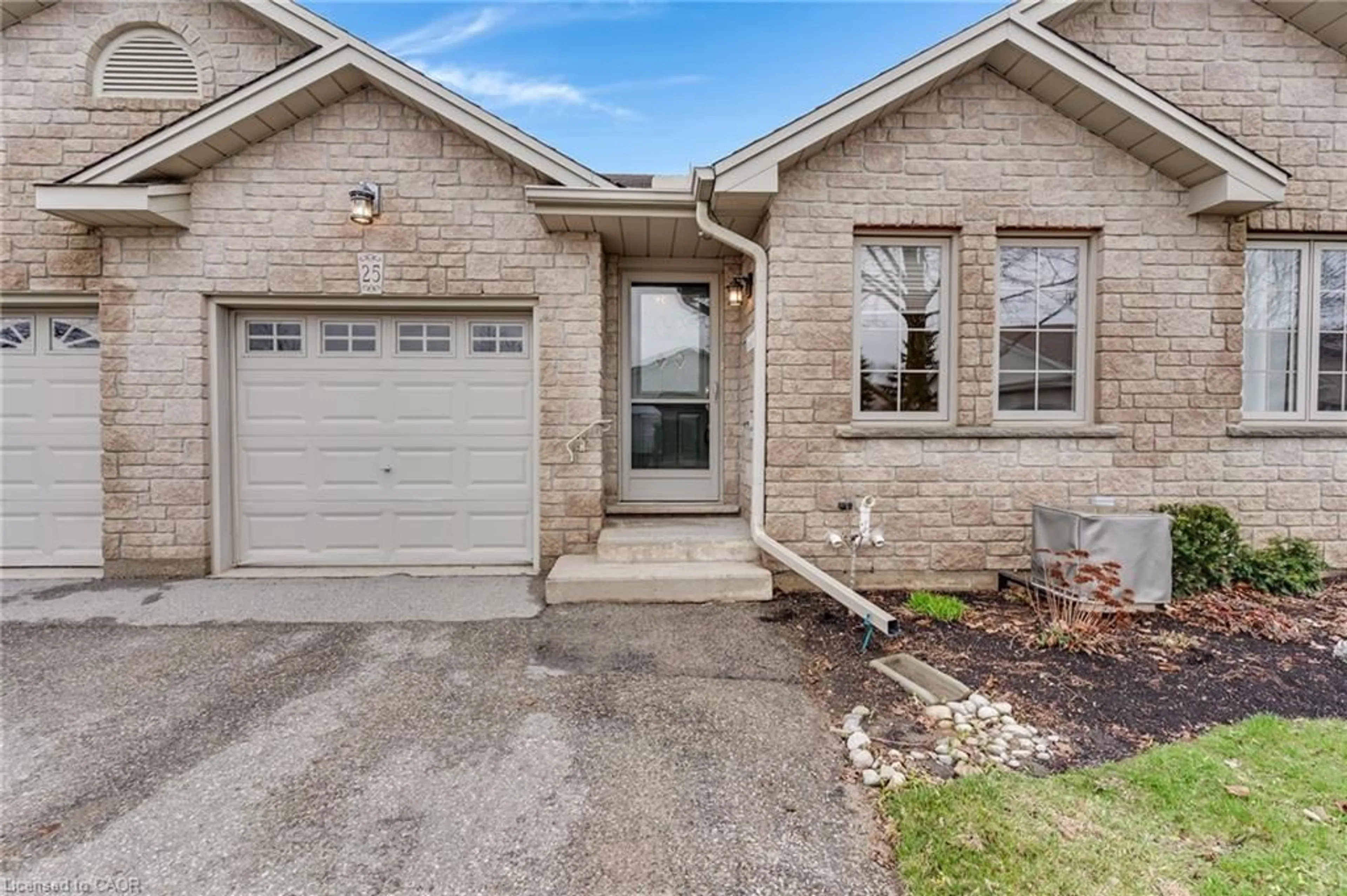 Home with brick exterior material, street for 19 Hanlon Pl #25, Paris Ontario N3L 4E8