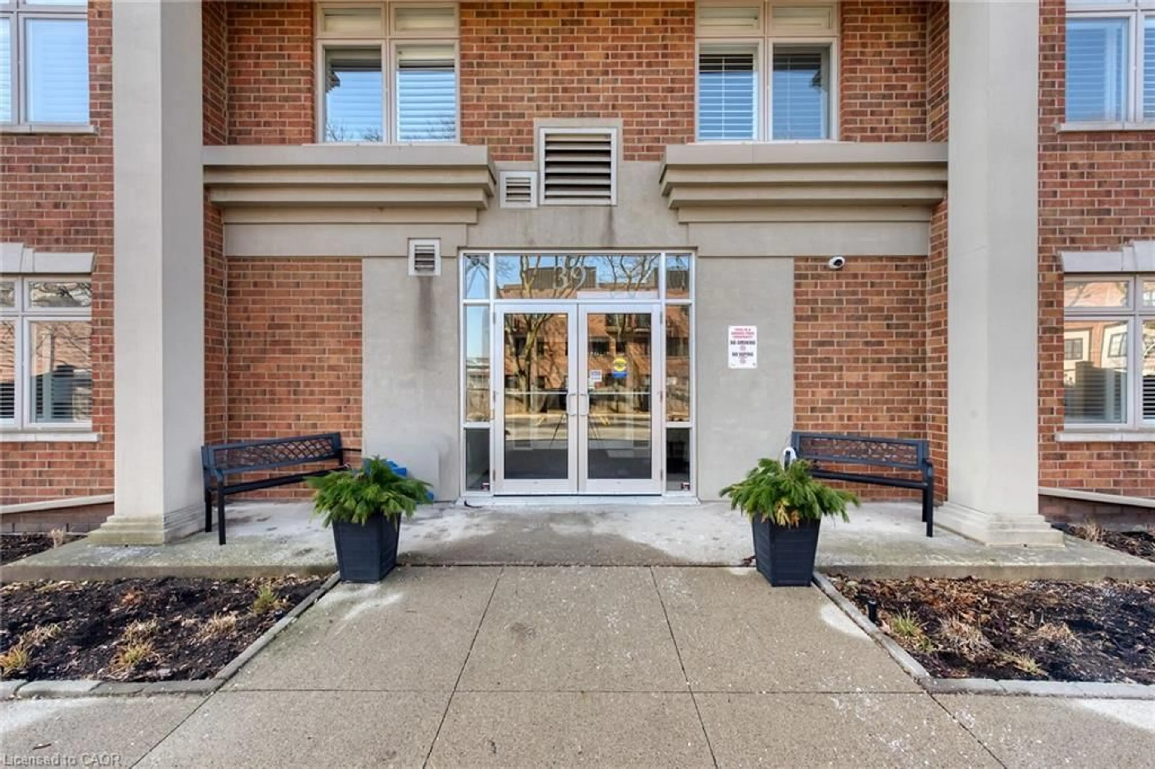 Indoor entryway for 391 Plains Rd #404, Burlington Ontario L7T 4M2