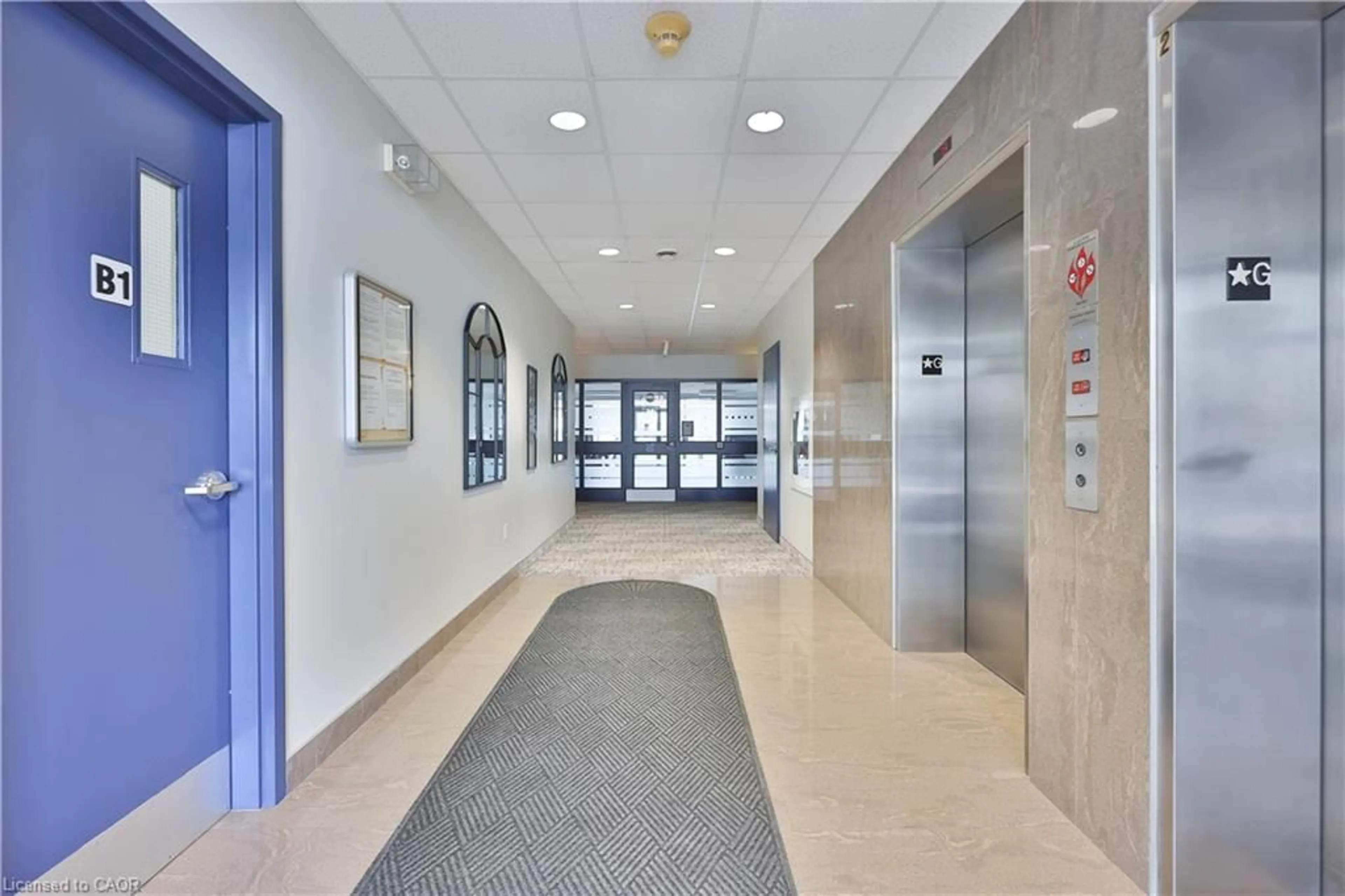 Indoor foyer for 1980 Imperial Way #509, Burlington Ontario L7L 0E7