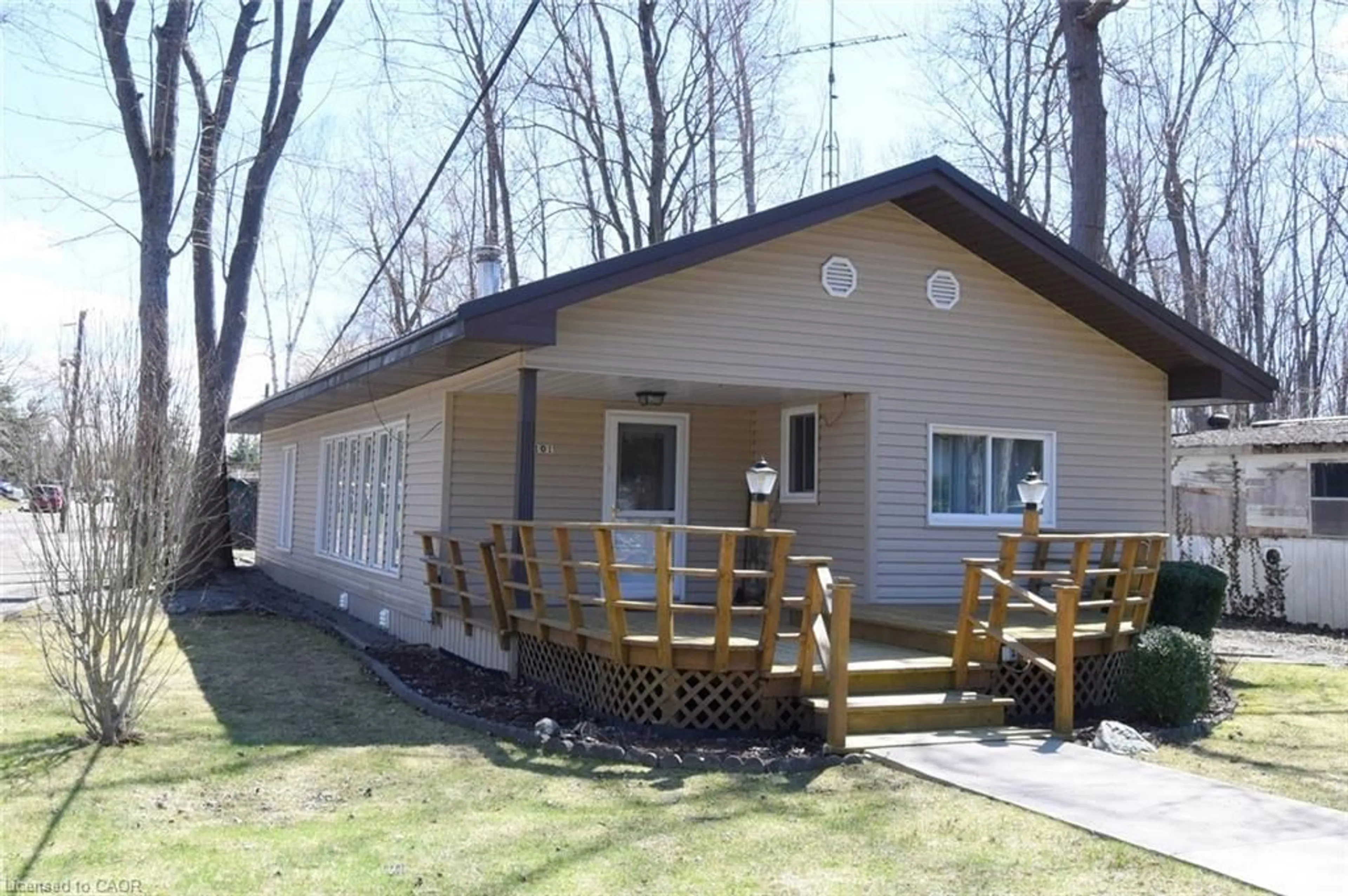 Patio, building for 57 Concession 12 #101, Flamborough Ontario L0R 1K0