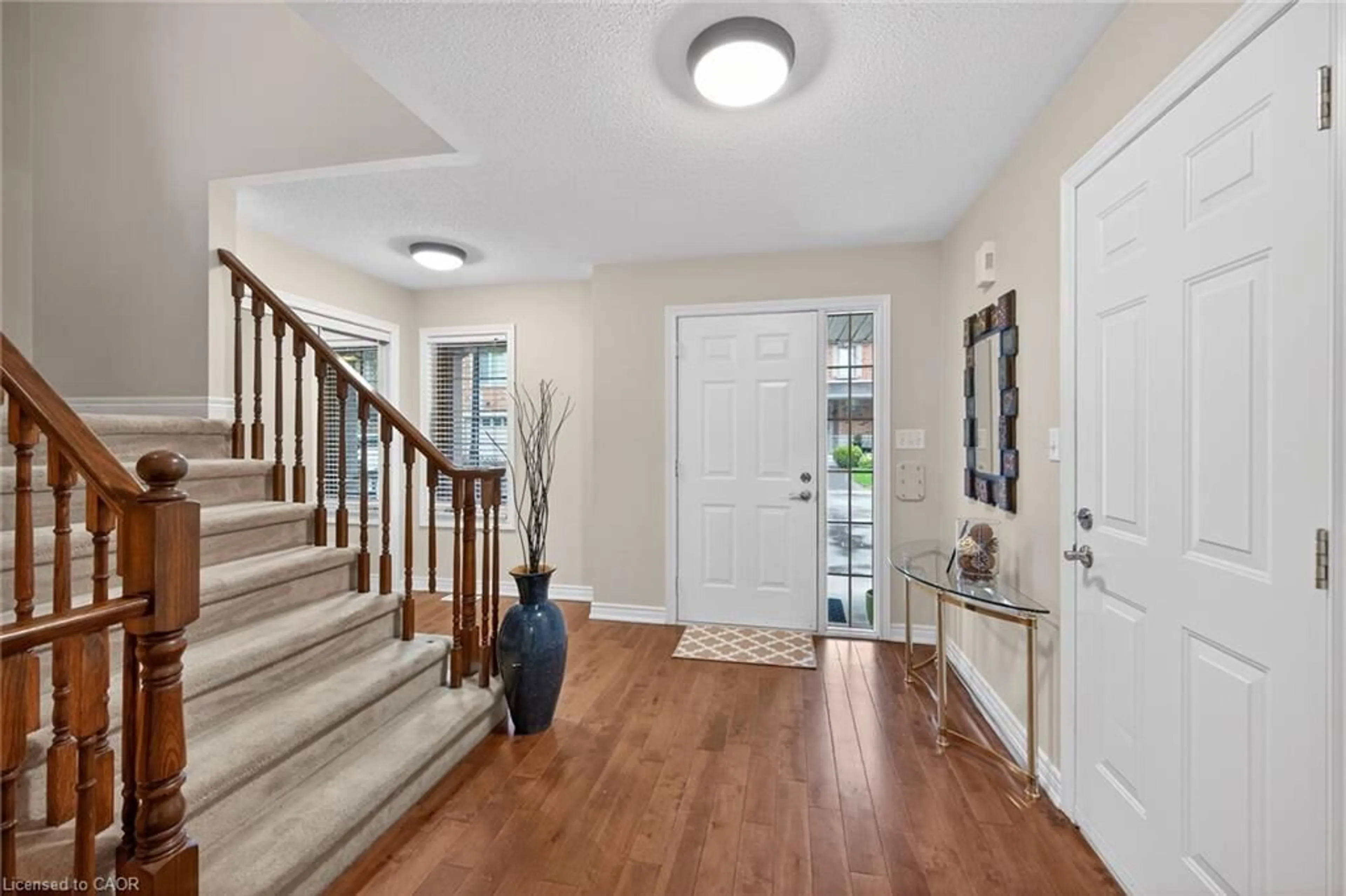 Indoor entryway for 25 Hamilton St #31, Waterdown Ontario L8B 0L1