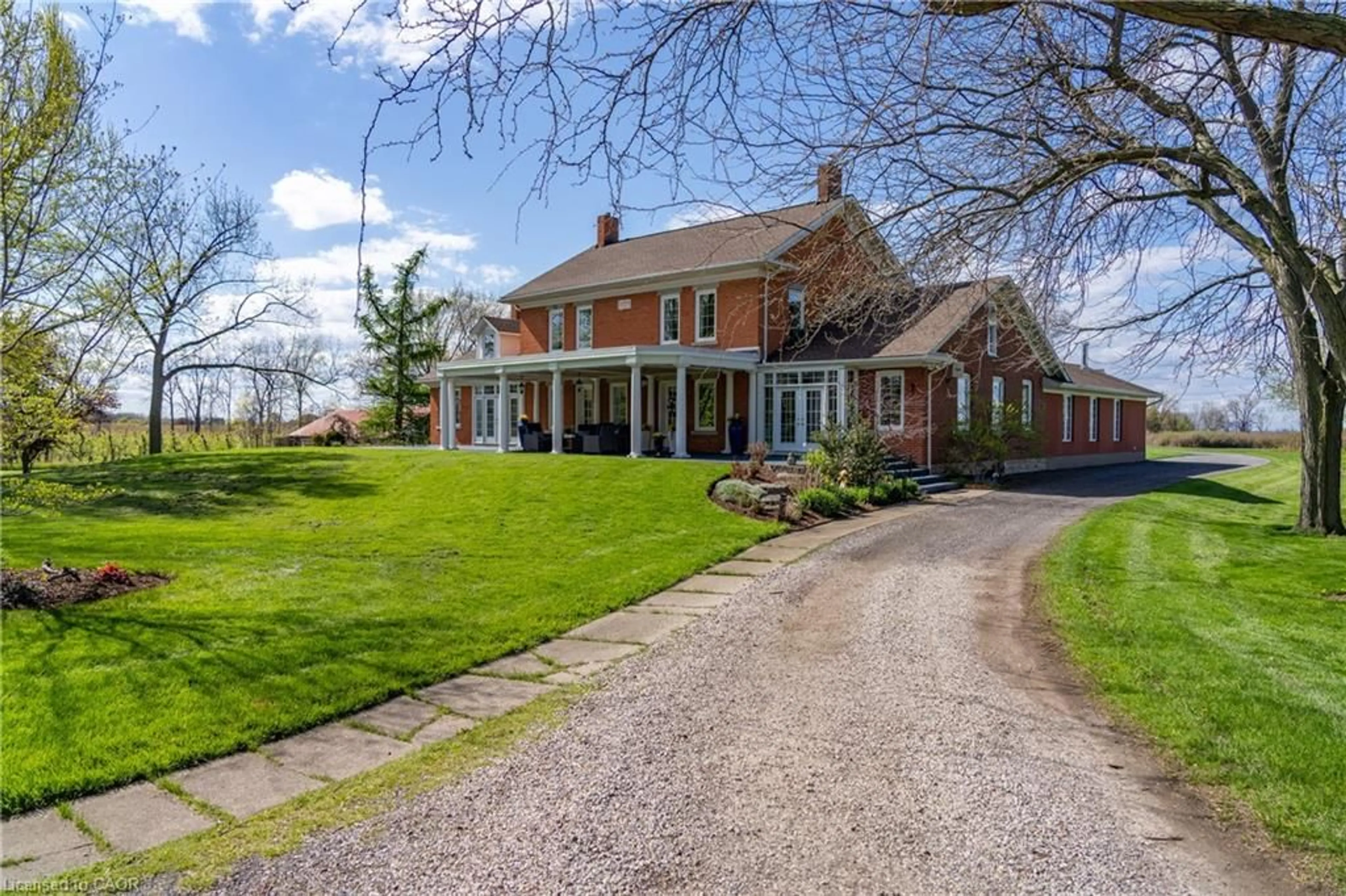 A pic from outside/outdoor area/front of a property/back of a property/a pic from drone, street for 4280 Cherry Ave, Lincoln Ontario L0R 1B1