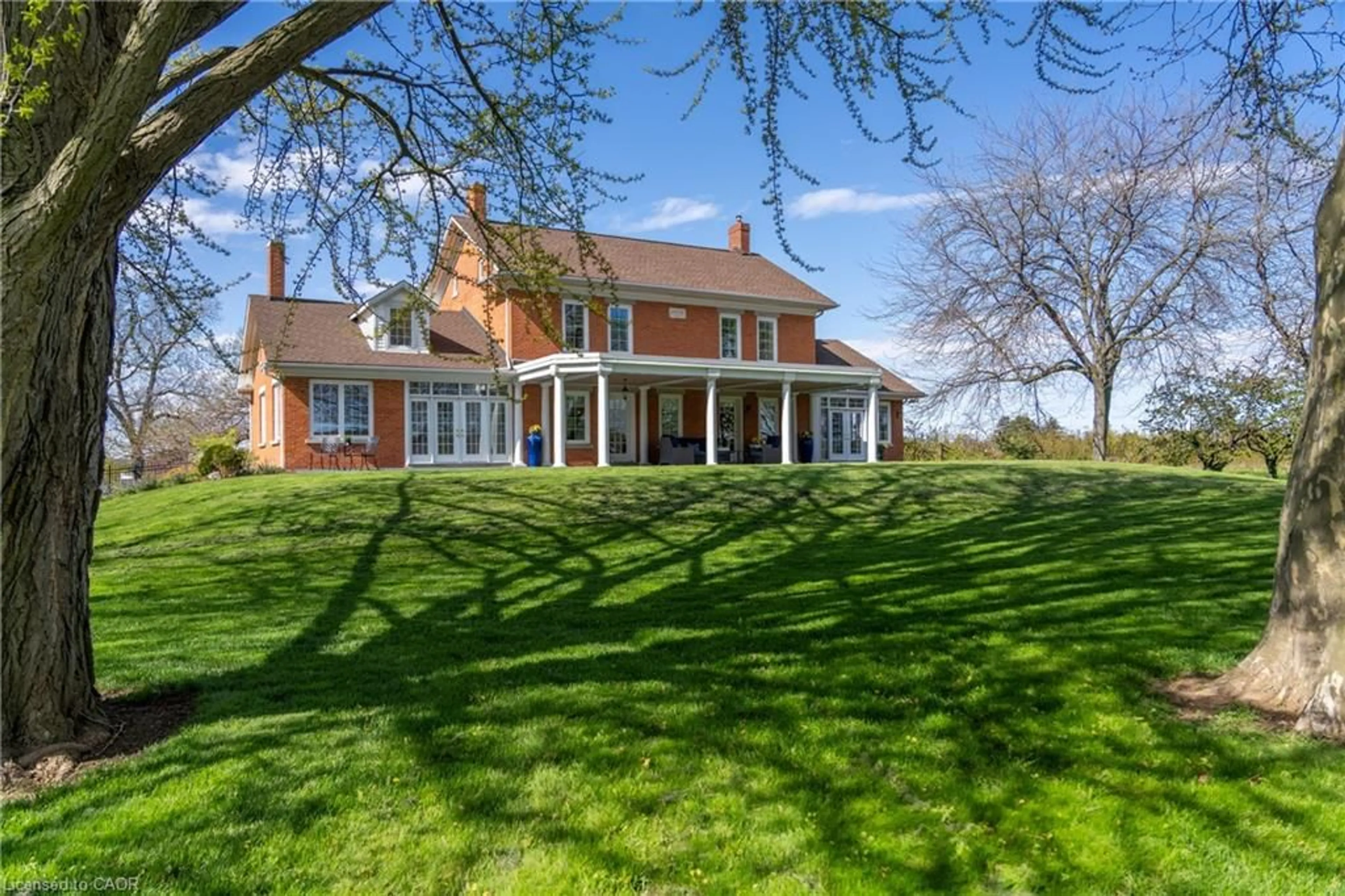 A pic from outside/outdoor area/front of a property/back of a property/a pic from drone, unknown for 4280 Cherry Ave, Lincoln Ontario L0R 1B1