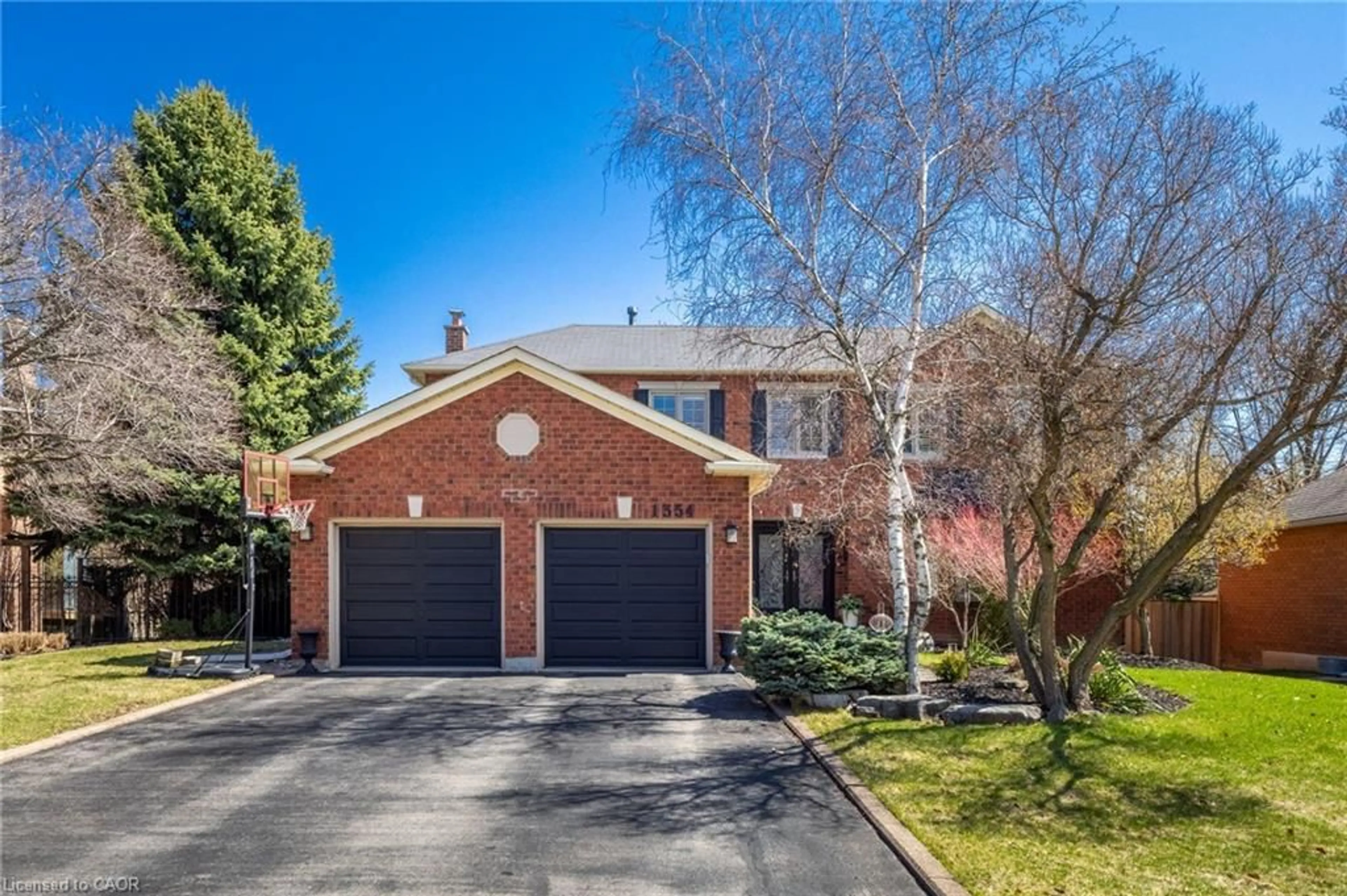 Home with brick exterior material, street for 1354 Winterberry Dr, Burlington Ontario L7P 4T8