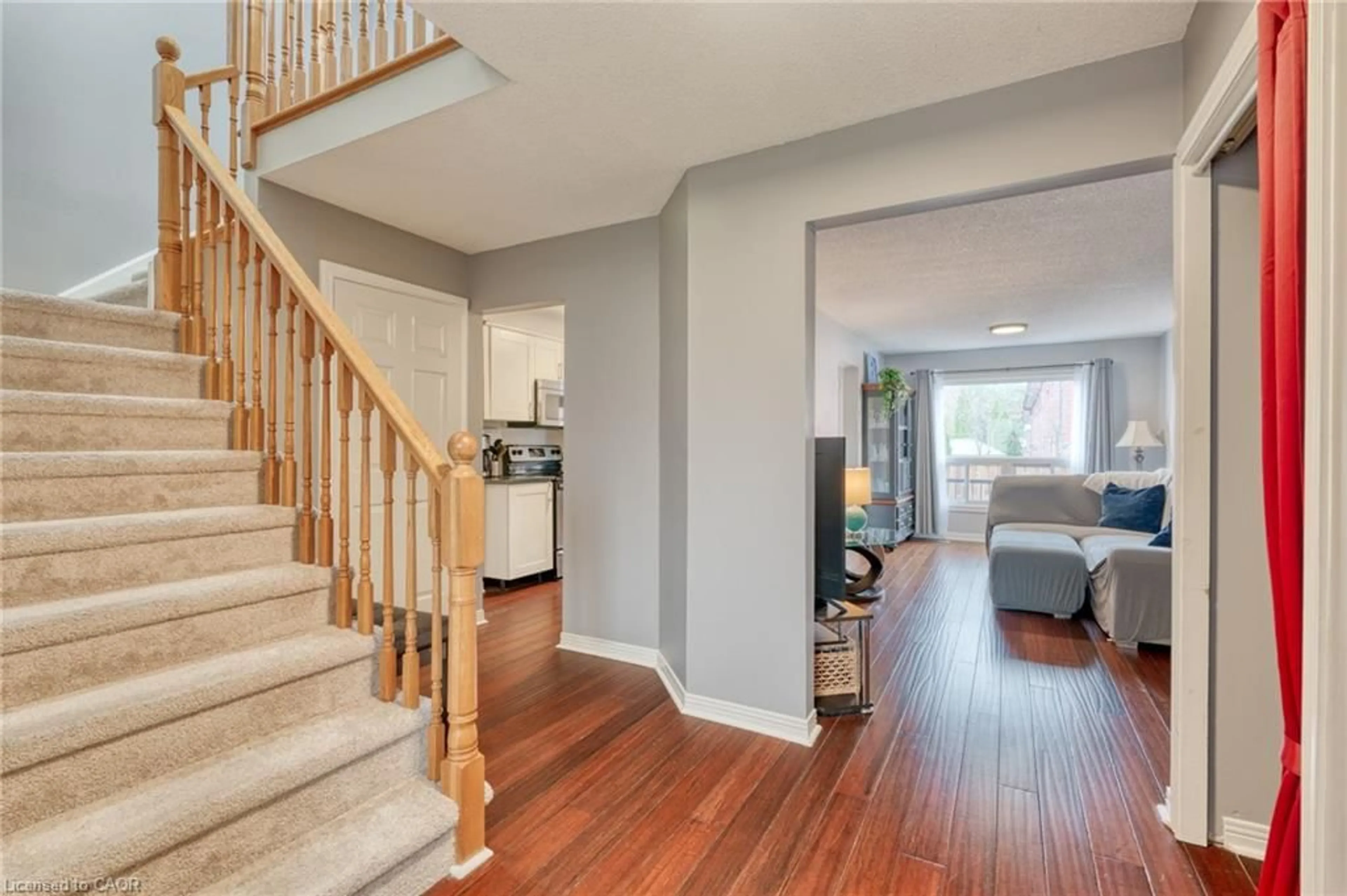 Indoor entryway for 23 Dynasty Ave #1, Stoney Creek Ontario L8G 4Z5