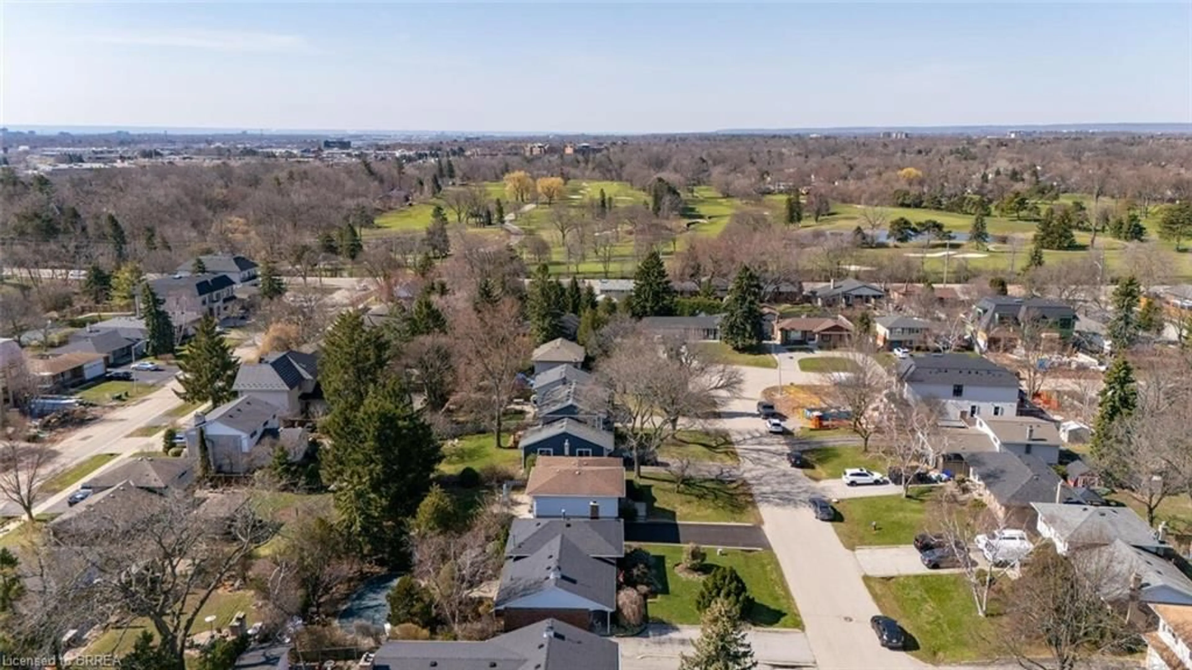 A pic from outside/outdoor area/front of a property/back of a property/a pic from drone, unknown for 44 Rayne Ave, Oakville Ontario L6H 1C2
