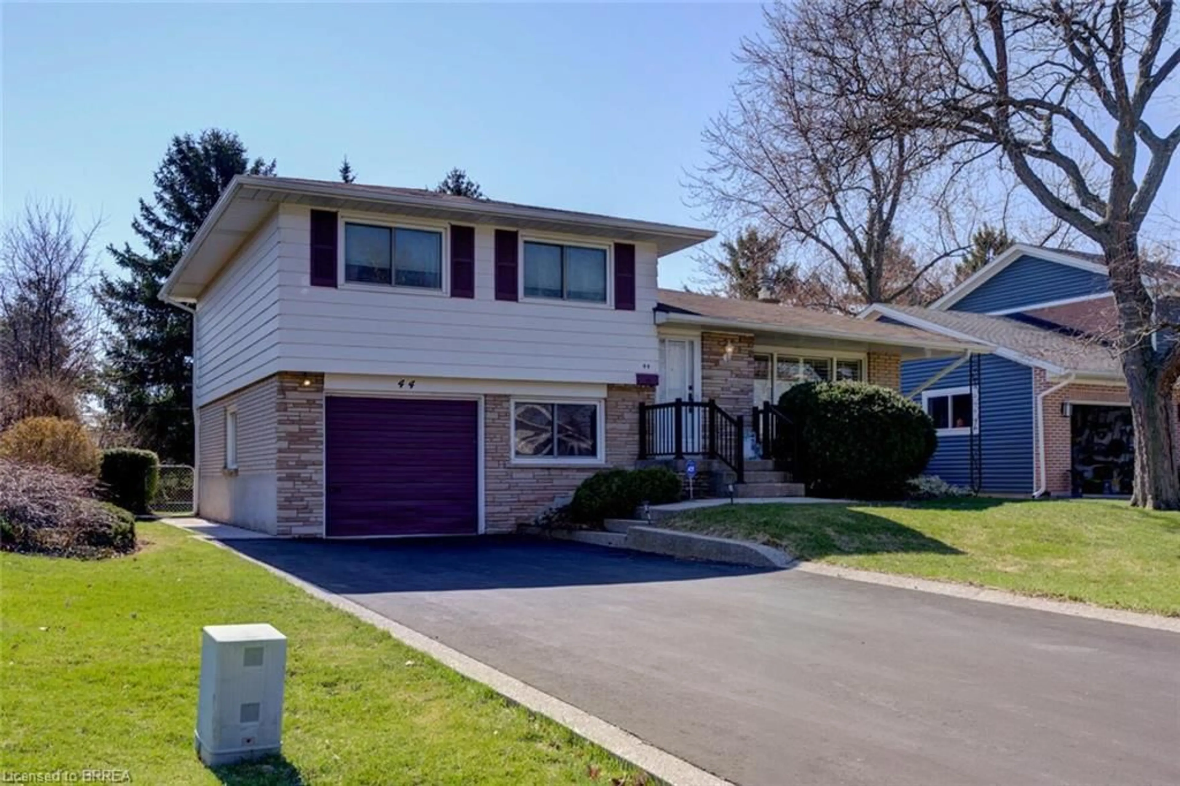 Home with vinyl exterior material, street for 44 Rayne Ave, Oakville Ontario L6H 1C2