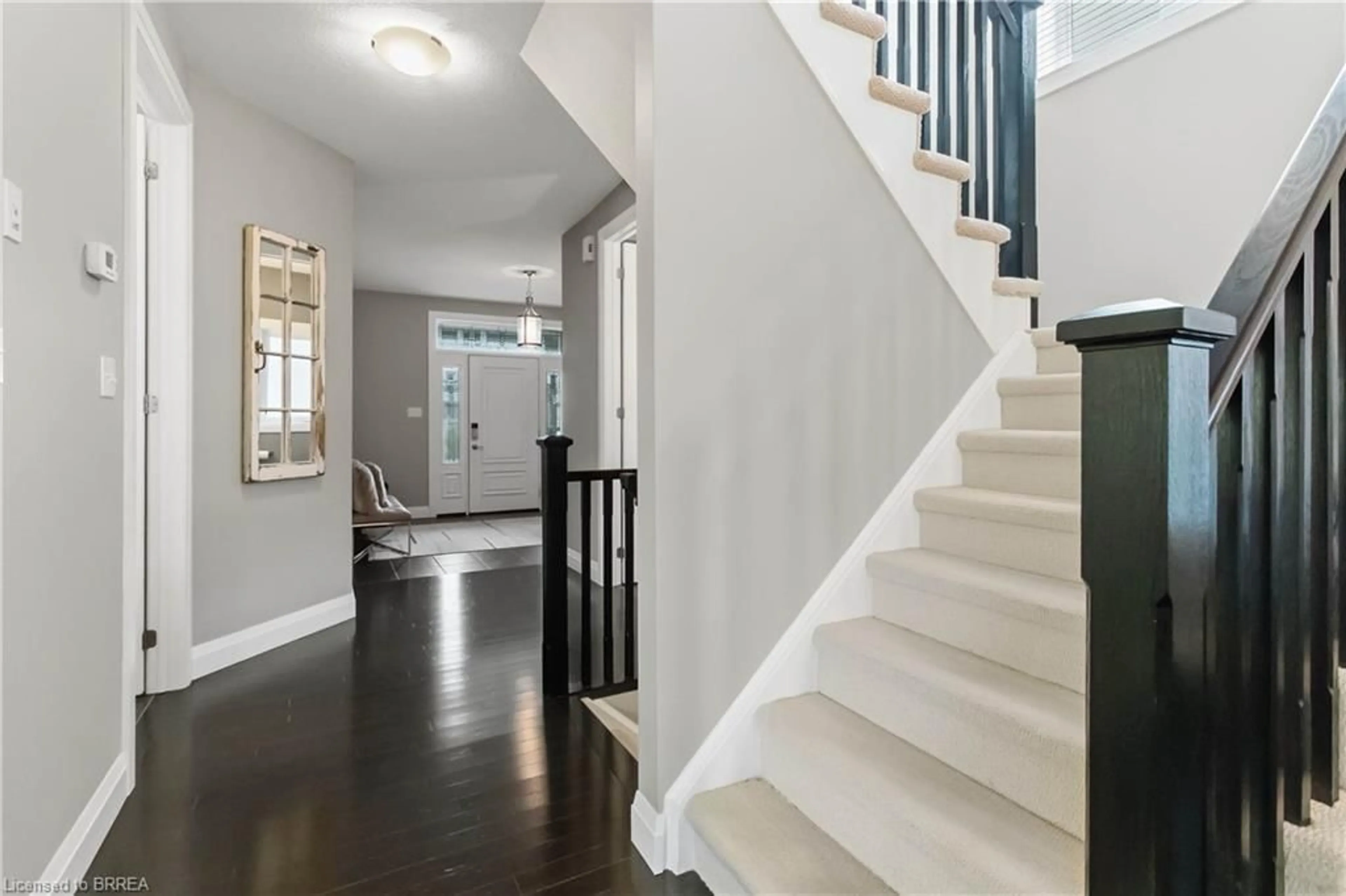 Indoor entryway for 54 Nightingale Dr, Brantford Ontario N3T 0G3