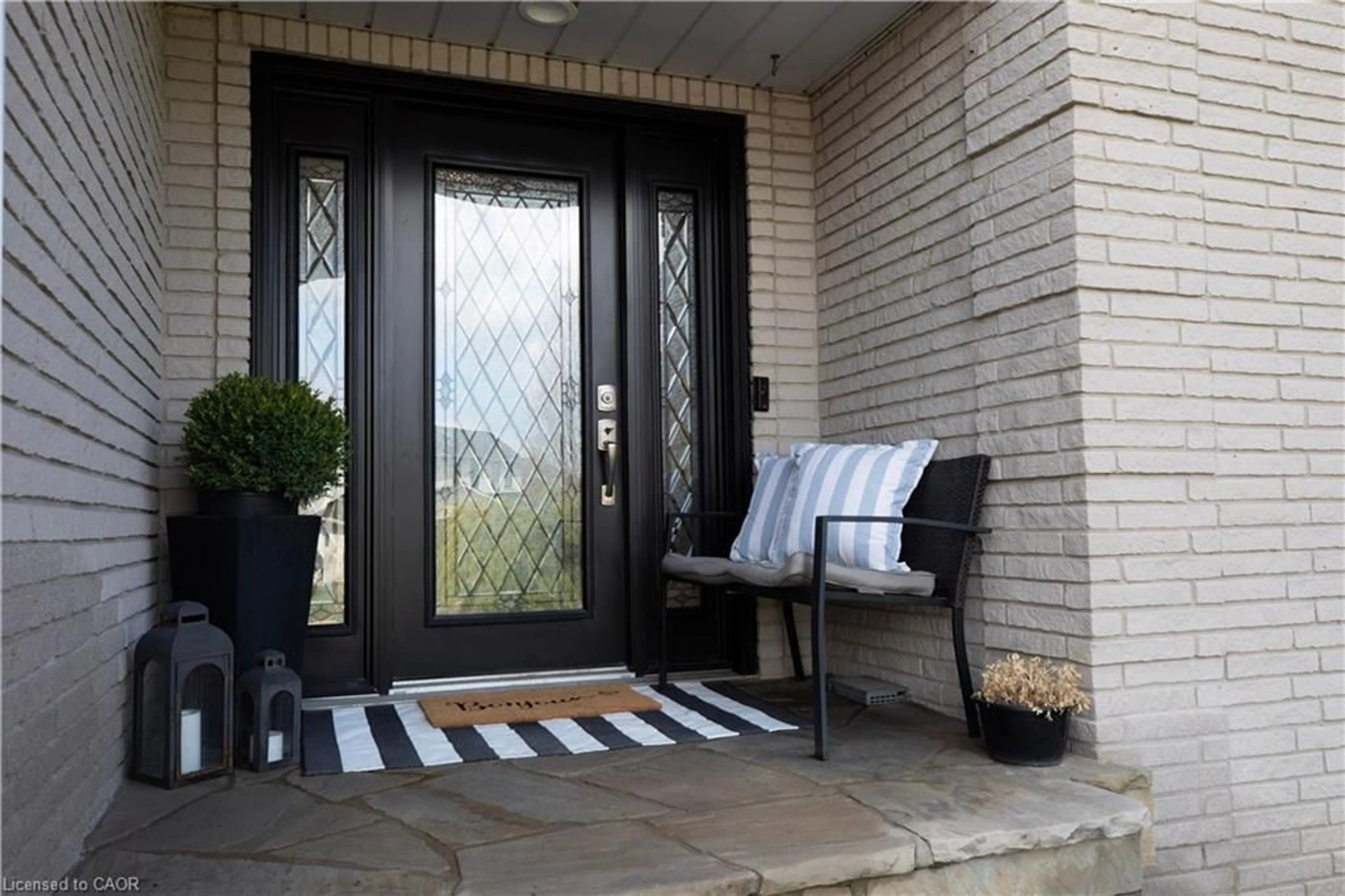 Indoor entryway for 12 Aries Crt, Hamilton Ontario L8W 3C8