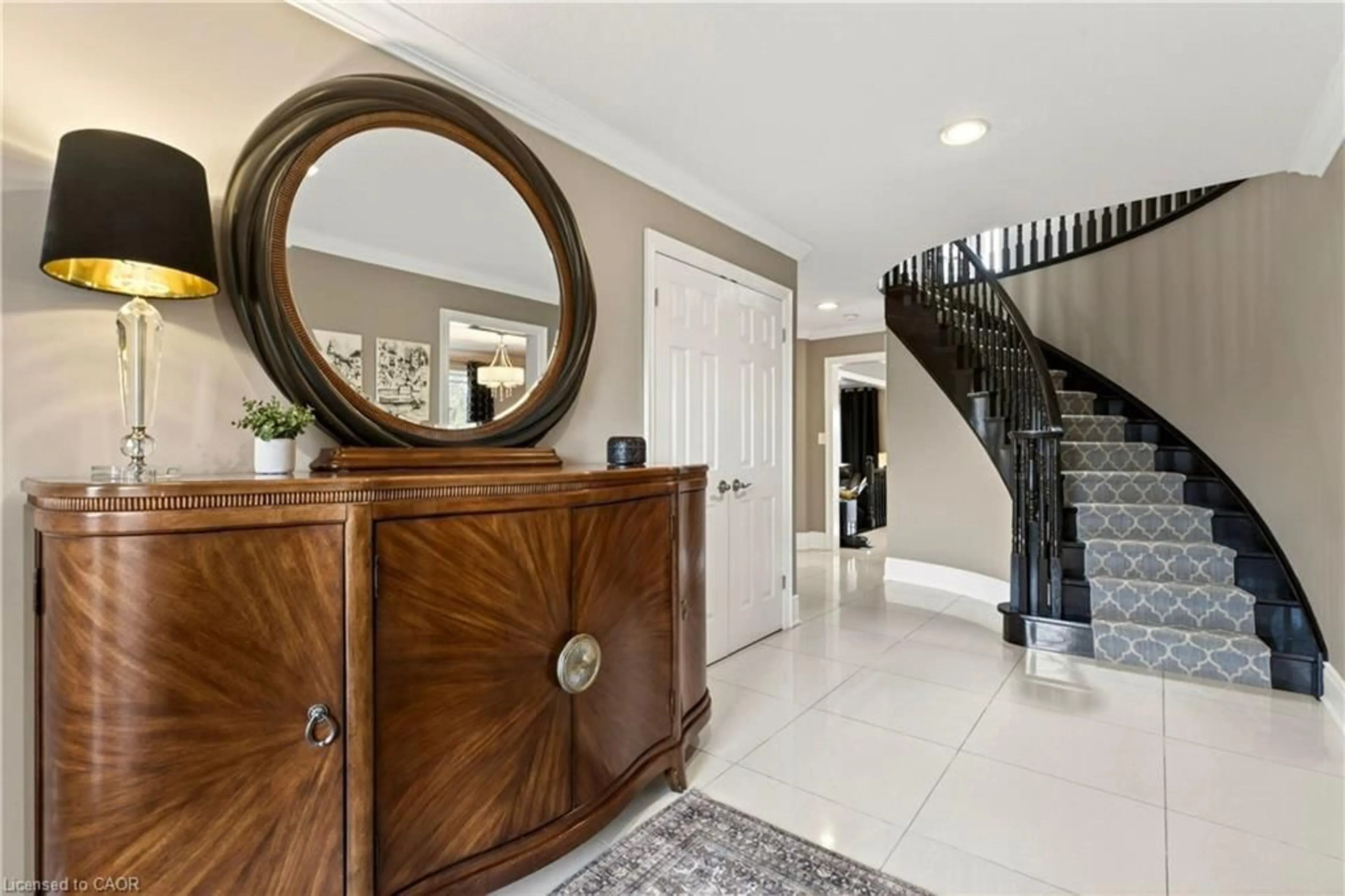 Indoor entryway for 12 Aries Crt, Hamilton Ontario L8W 3C8