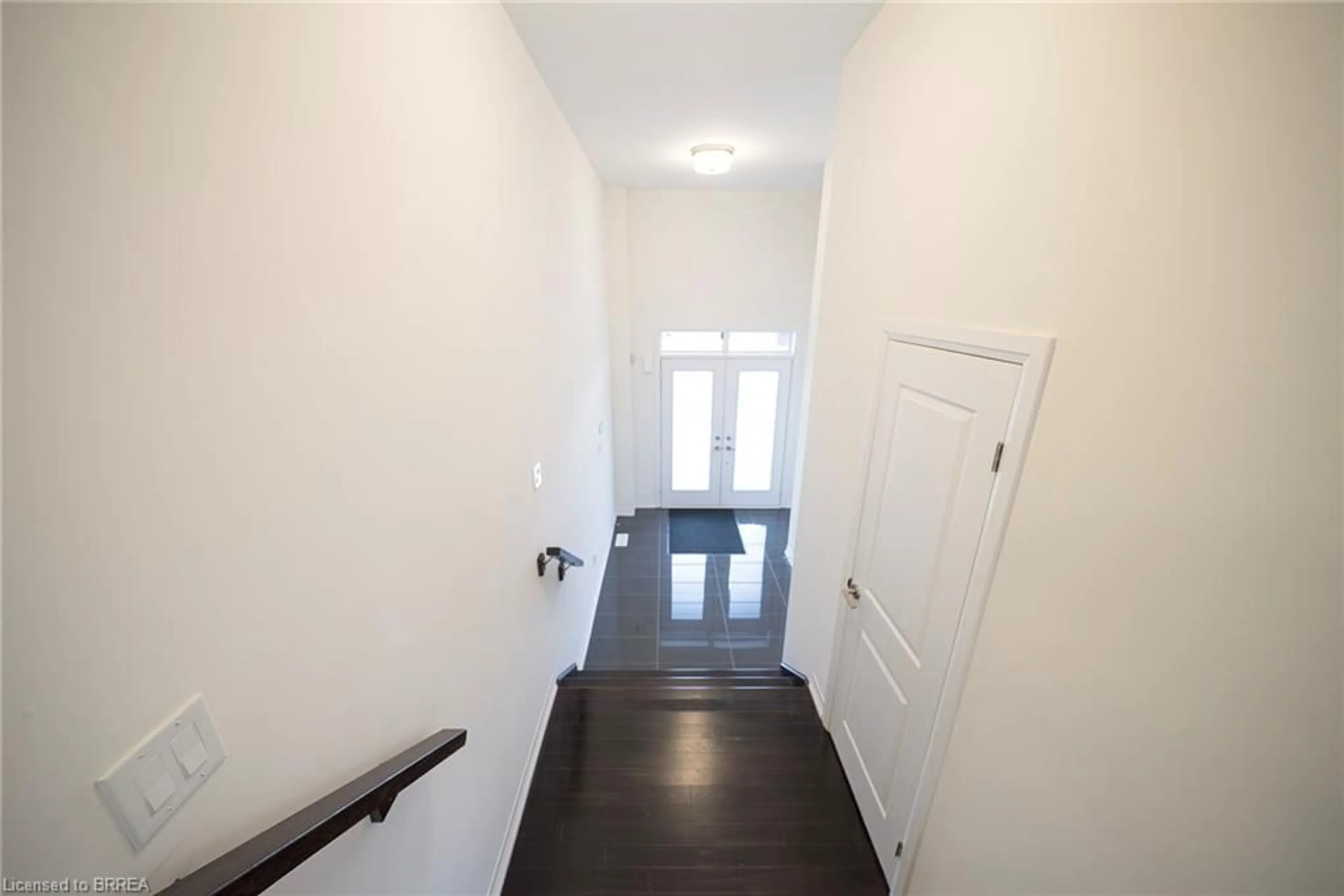 Indoor entryway for 9 Tarrison St, Brantford Ontario N3T 5L8