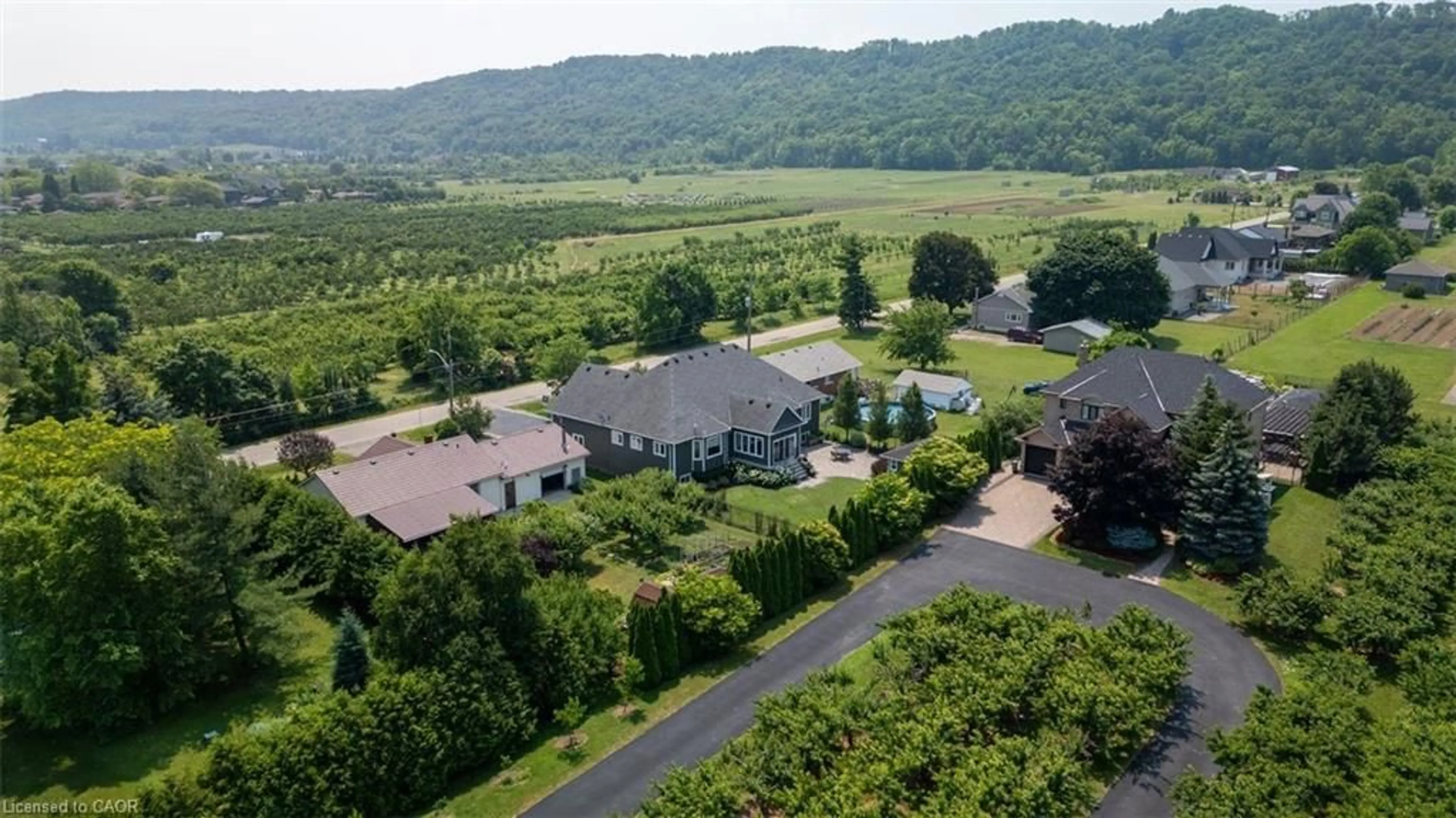 A pic from outside/outdoor area/front of a property/back of a property/a pic from drone, mountain view for 211 Lewis Rd, Stoney Creek Ontario L8E 5G7