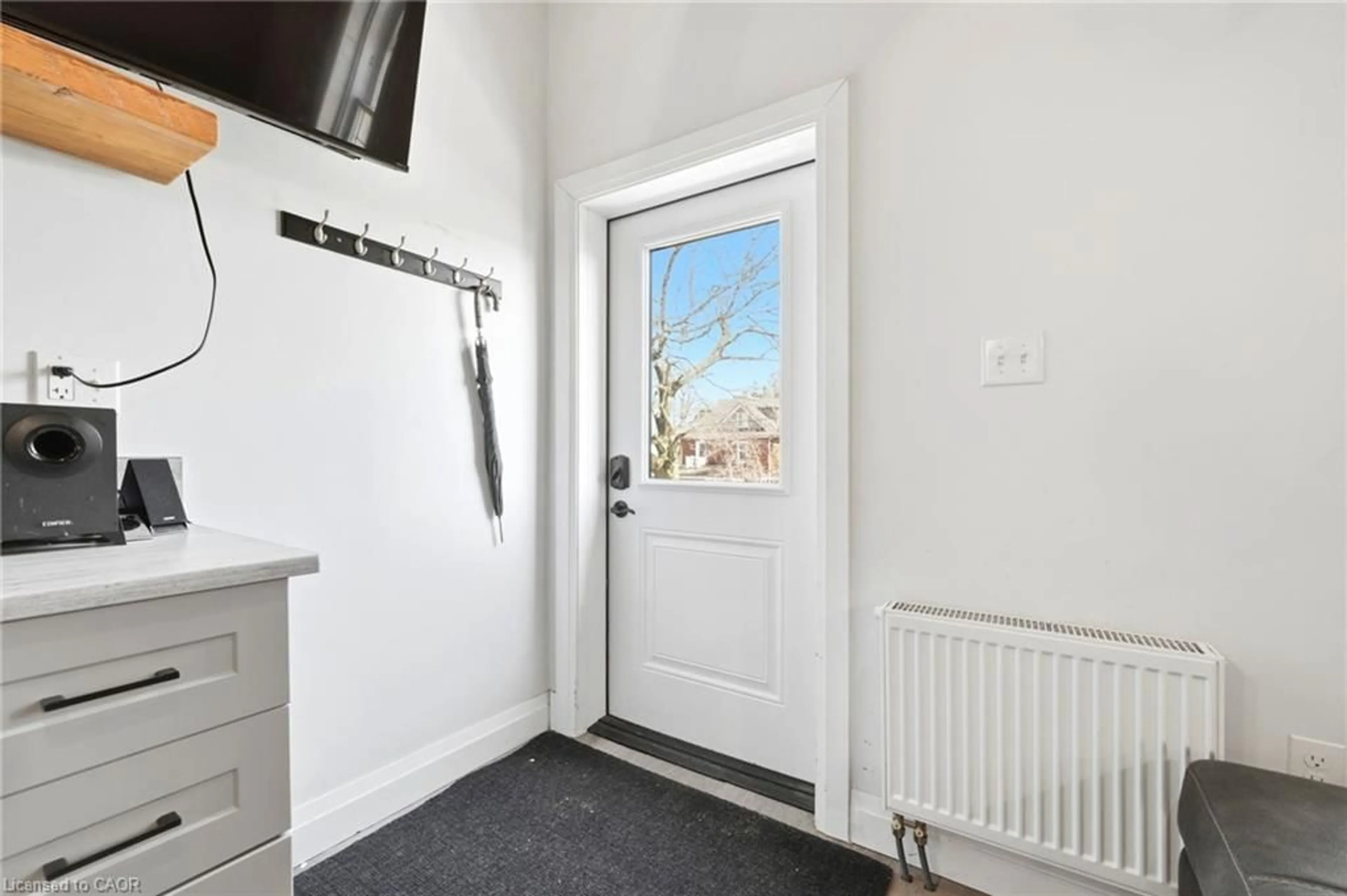 Indoor entryway for 20 Mill St, Milverton Ontario N0K 1M0