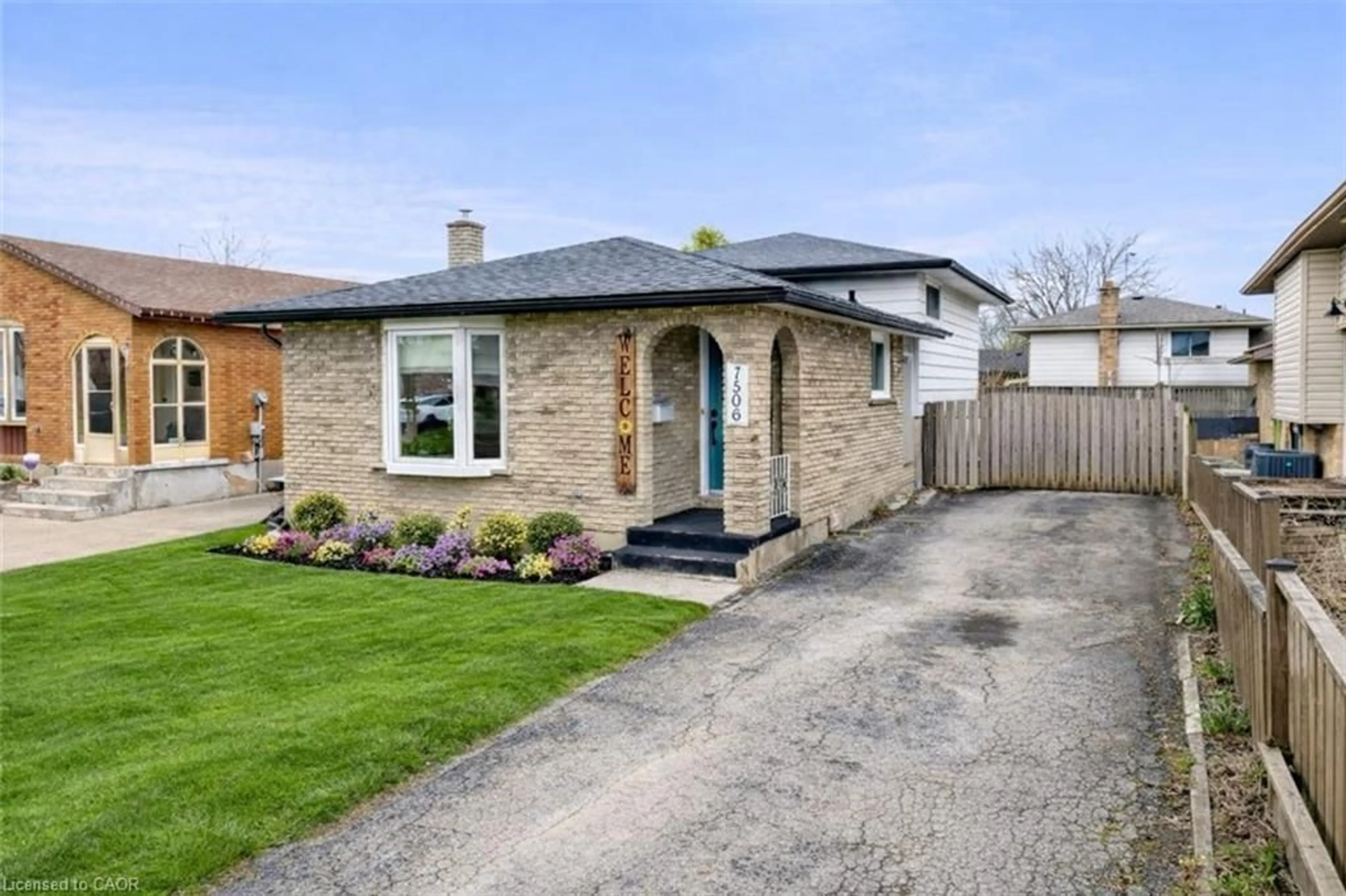 Home with brick exterior material, street for 7506 Jubilee Dr, Niagara Falls Ontario L2G 7J5