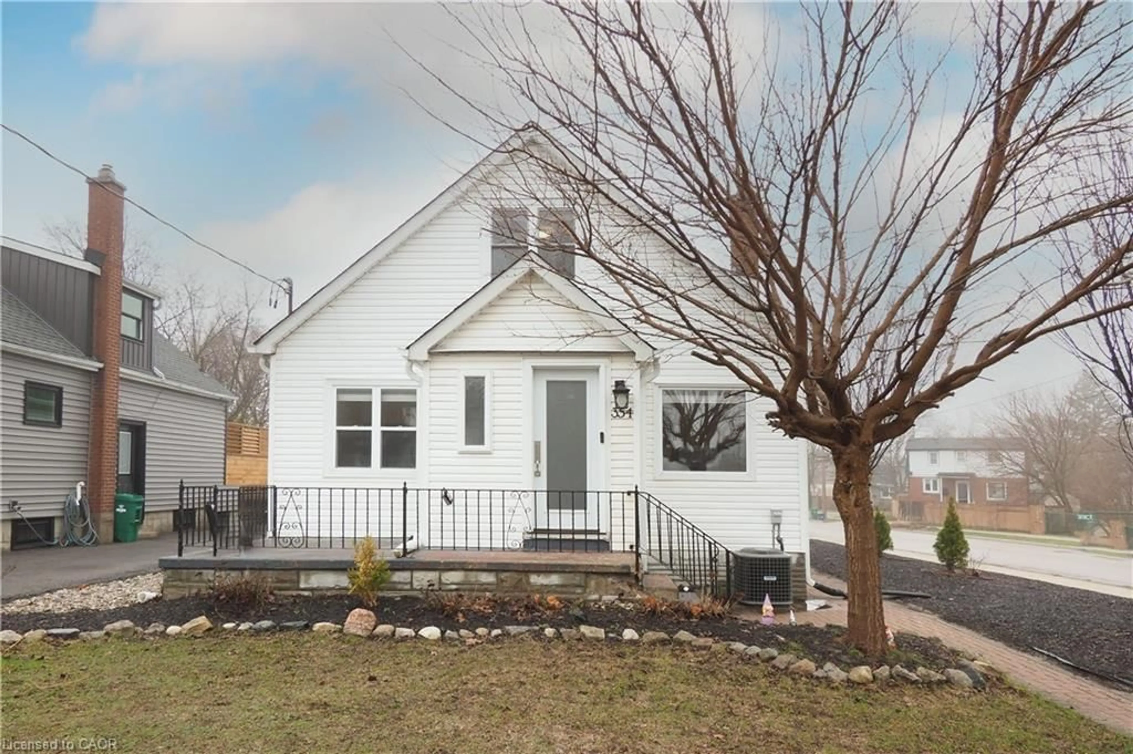 Home with vinyl exterior material, street for 354 Blucher Blvd, Kitchener Ontario N2H 5V9