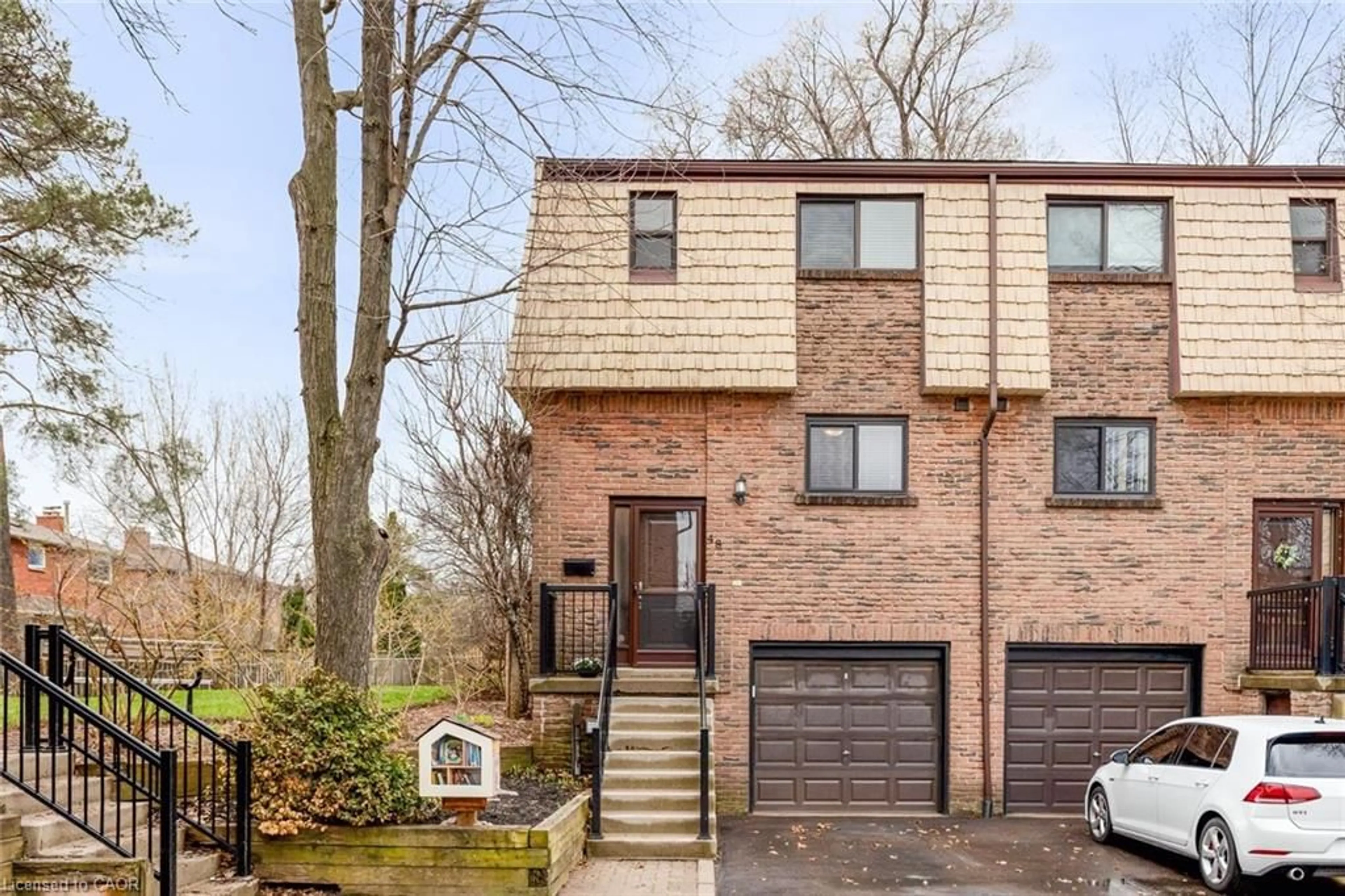 Home with brick exterior material, street for 1516 Sixth Line #48, Oakville Ontario L6H 2P2