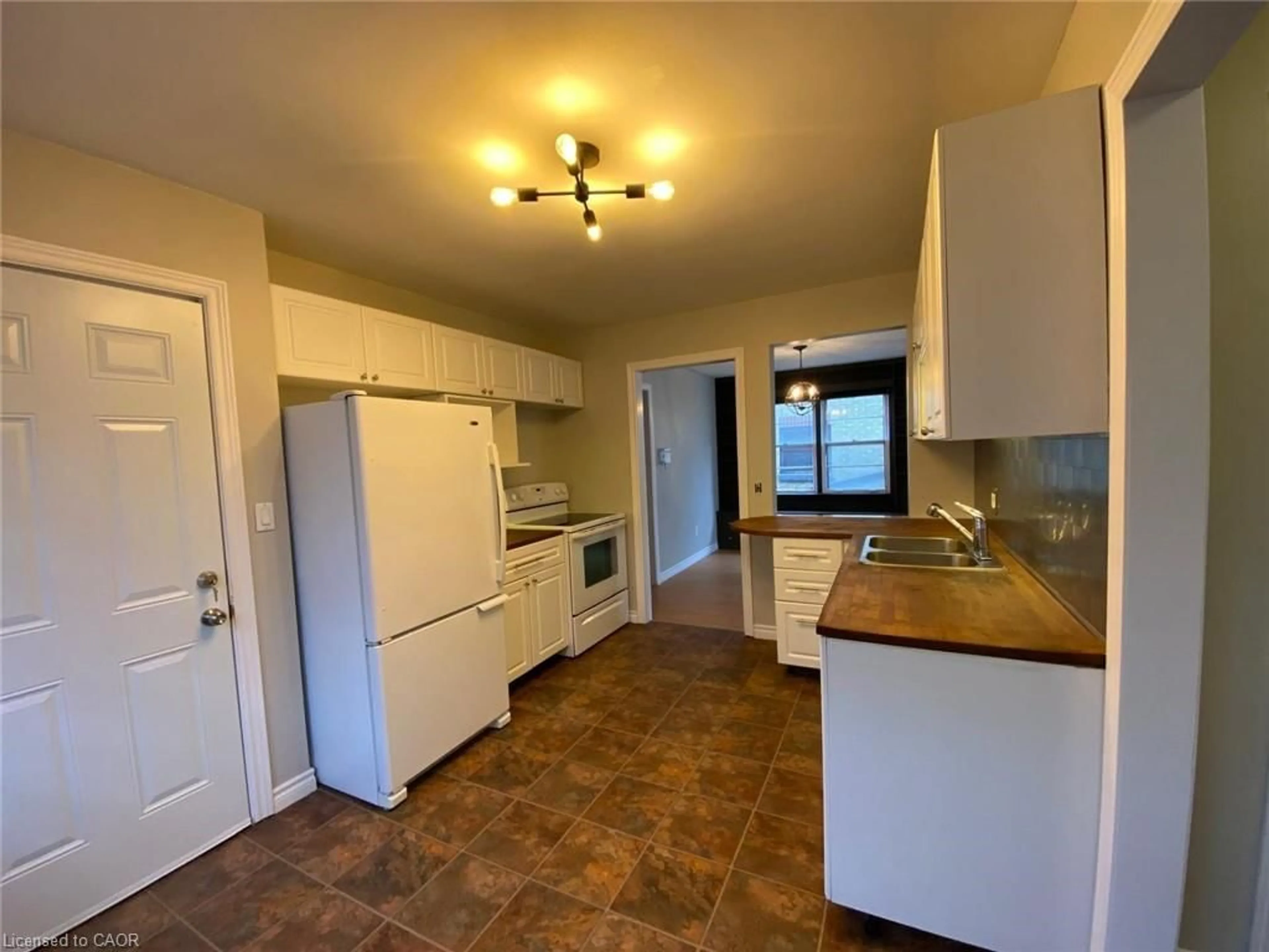 Standard kitchen, ceramic/tile floor for 367 Norfolk St, Simcoe Ontario N3Y 3P4