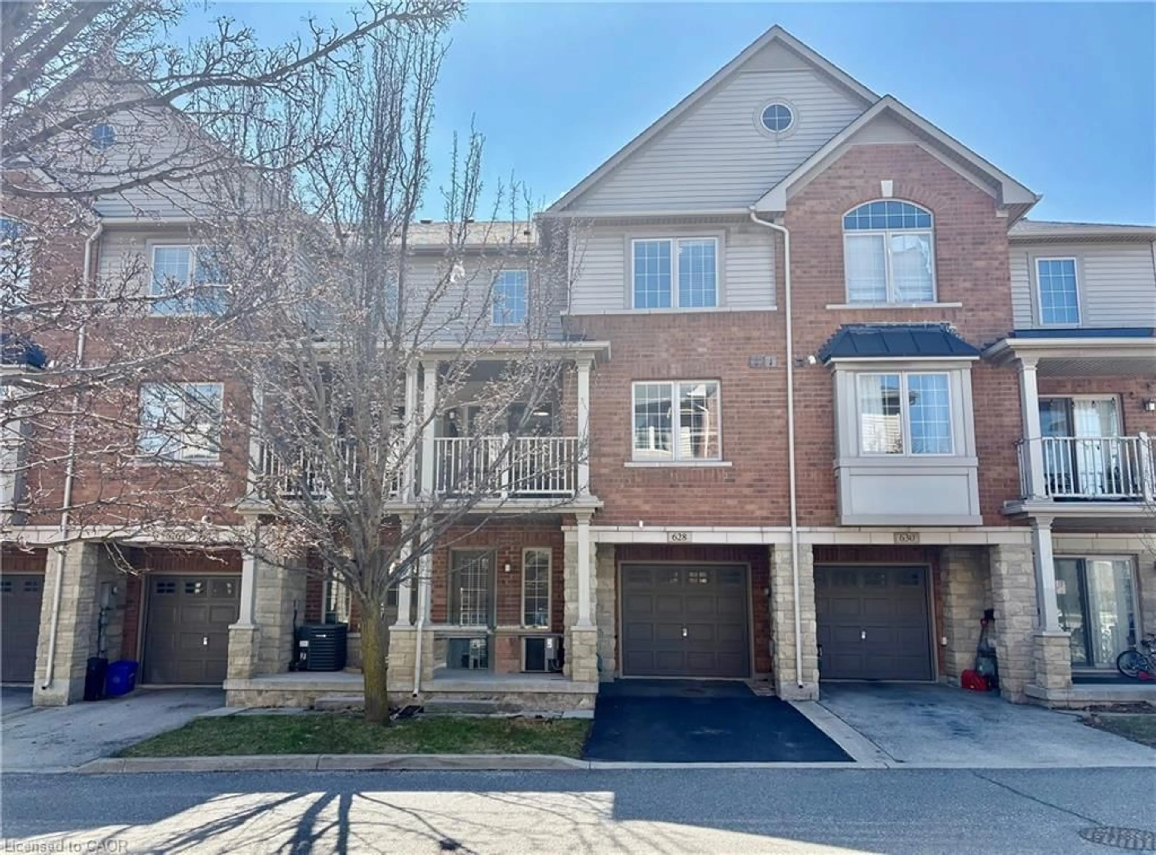 Home with brick exterior material, street for 628 Garibaldi Common, Burlington Ontario L7L 0E2
