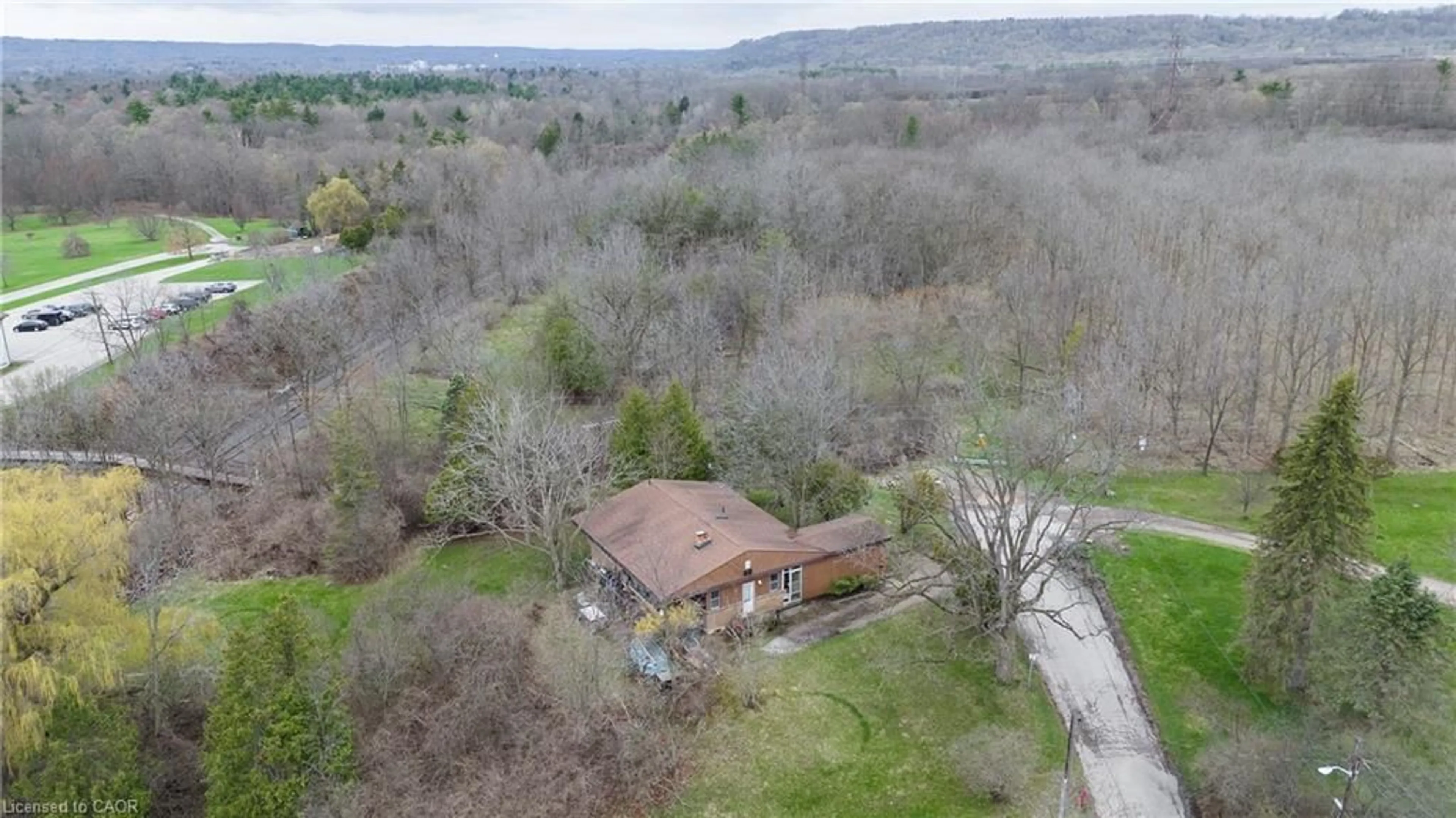 A pic from outside/outdoor area/front of a property/back of a property/a pic from drone, unknown for 5 Homestead Ave, Dundas Ontario L9H 5Y6