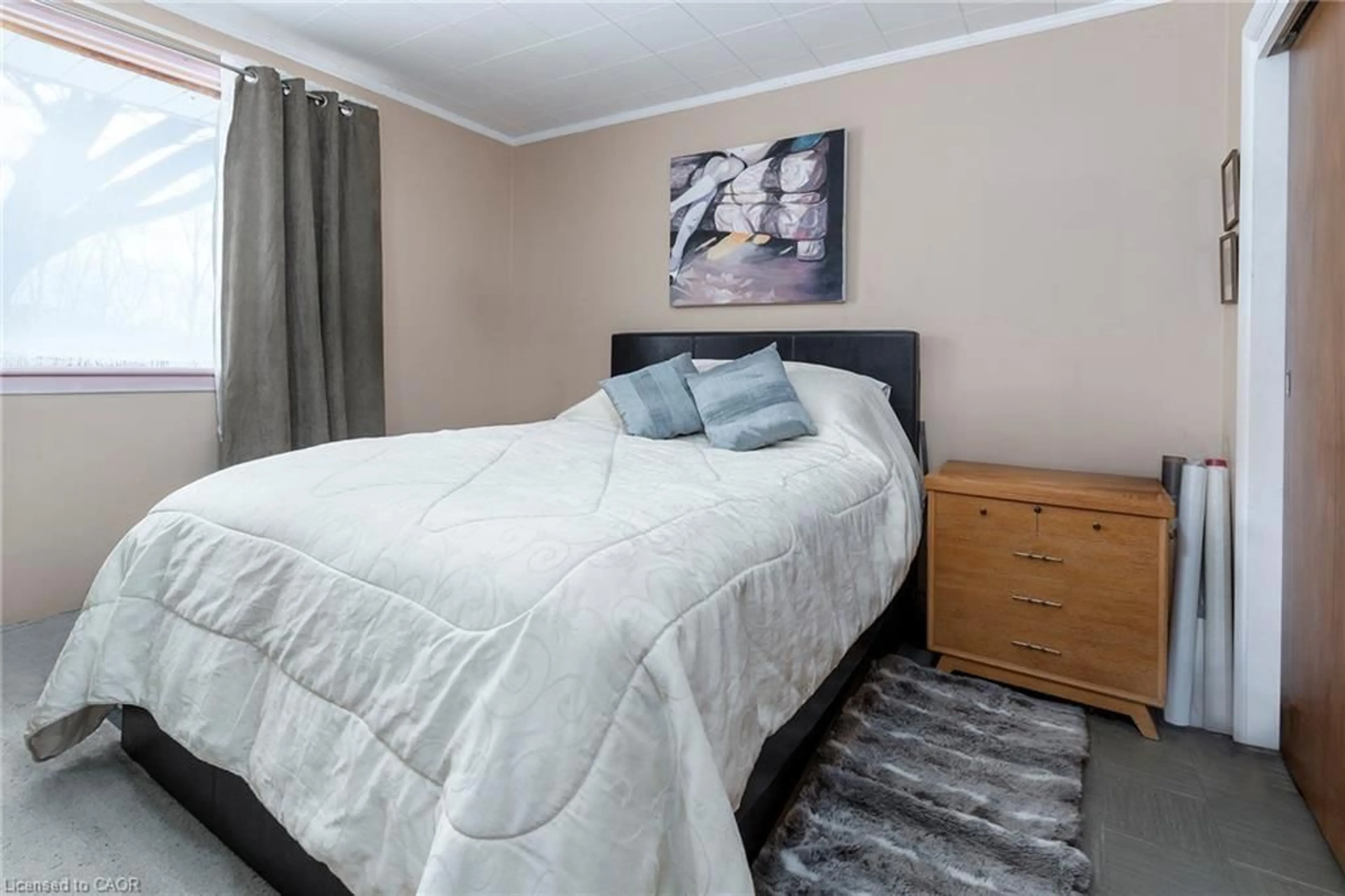 Bedroom with bed, carpet floor for 5 Homestead Ave, Dundas Ontario L9H 5Y6