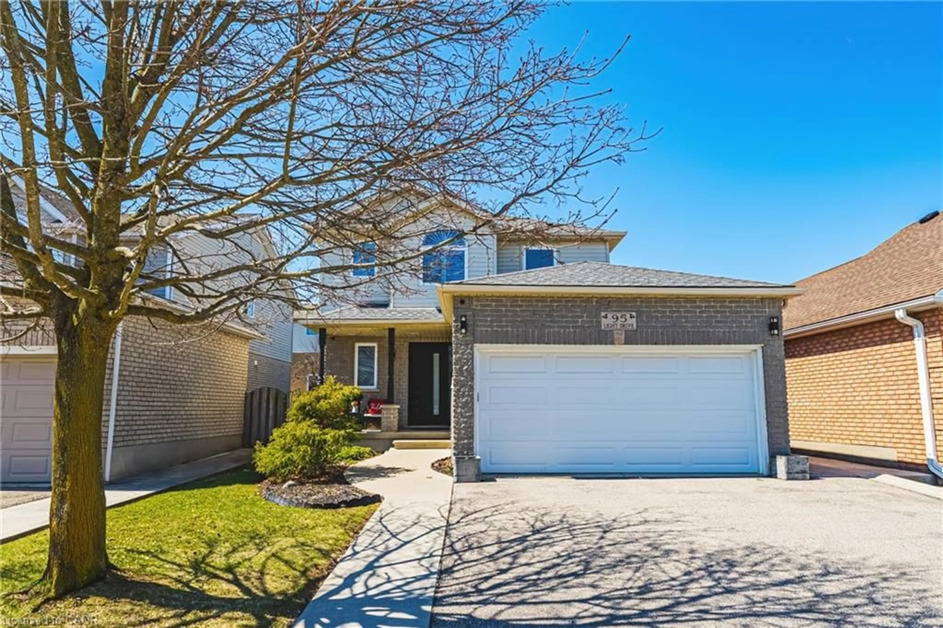 Home with vinyl exterior material, street for 95 Light Dr, Cambridge Ontario N1T 1Y3